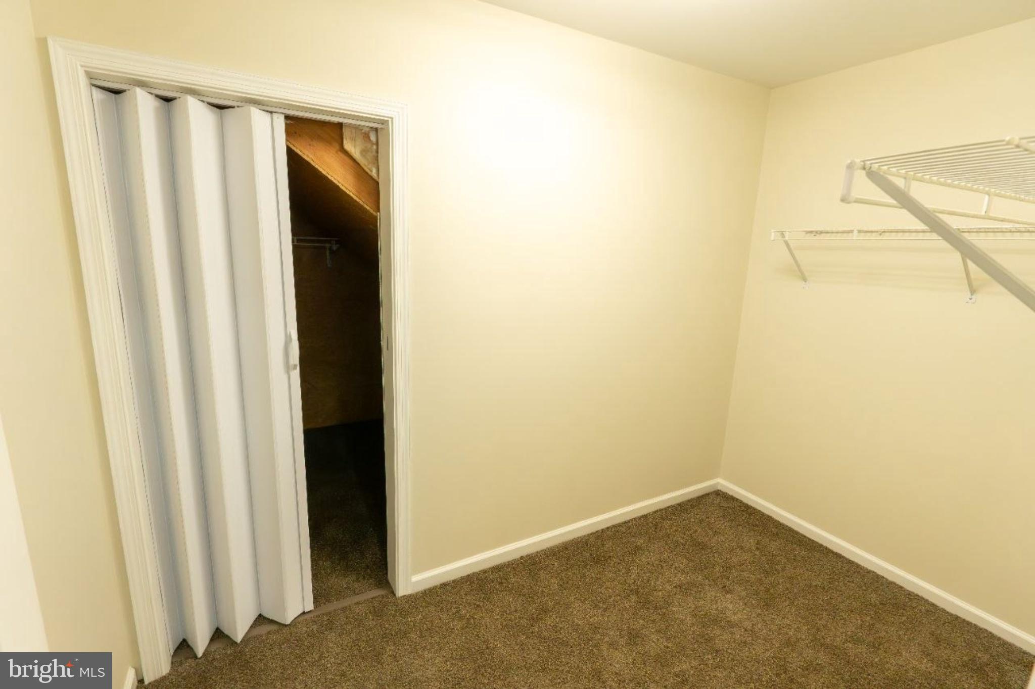 VILLAGE HOLLOW - Residential