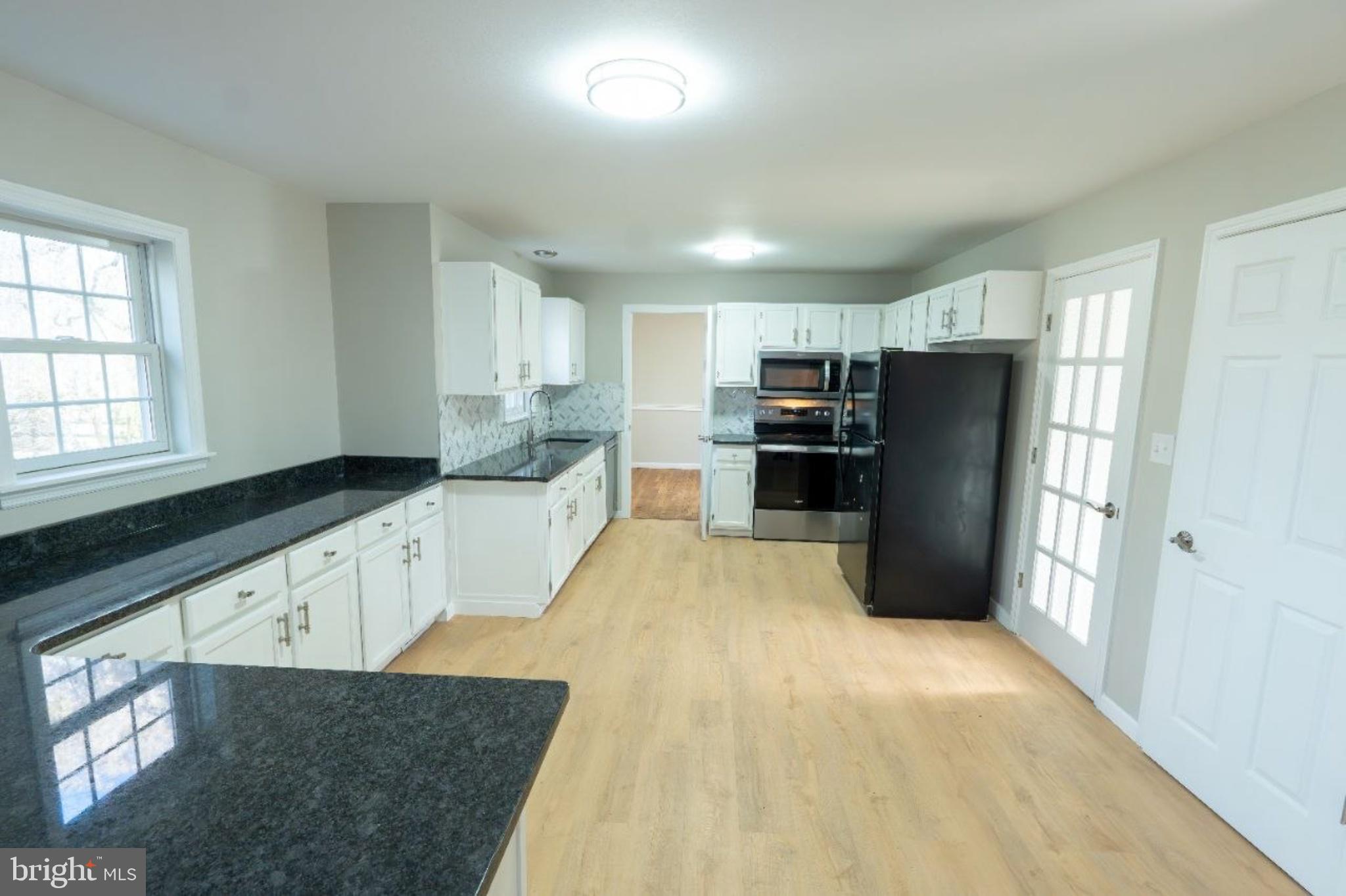 VILLAGE HOLLOW - Residential