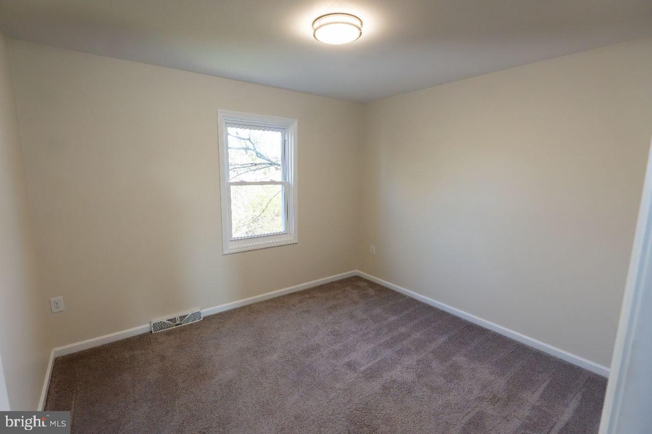 VILLAGE HOLLOW - Residential