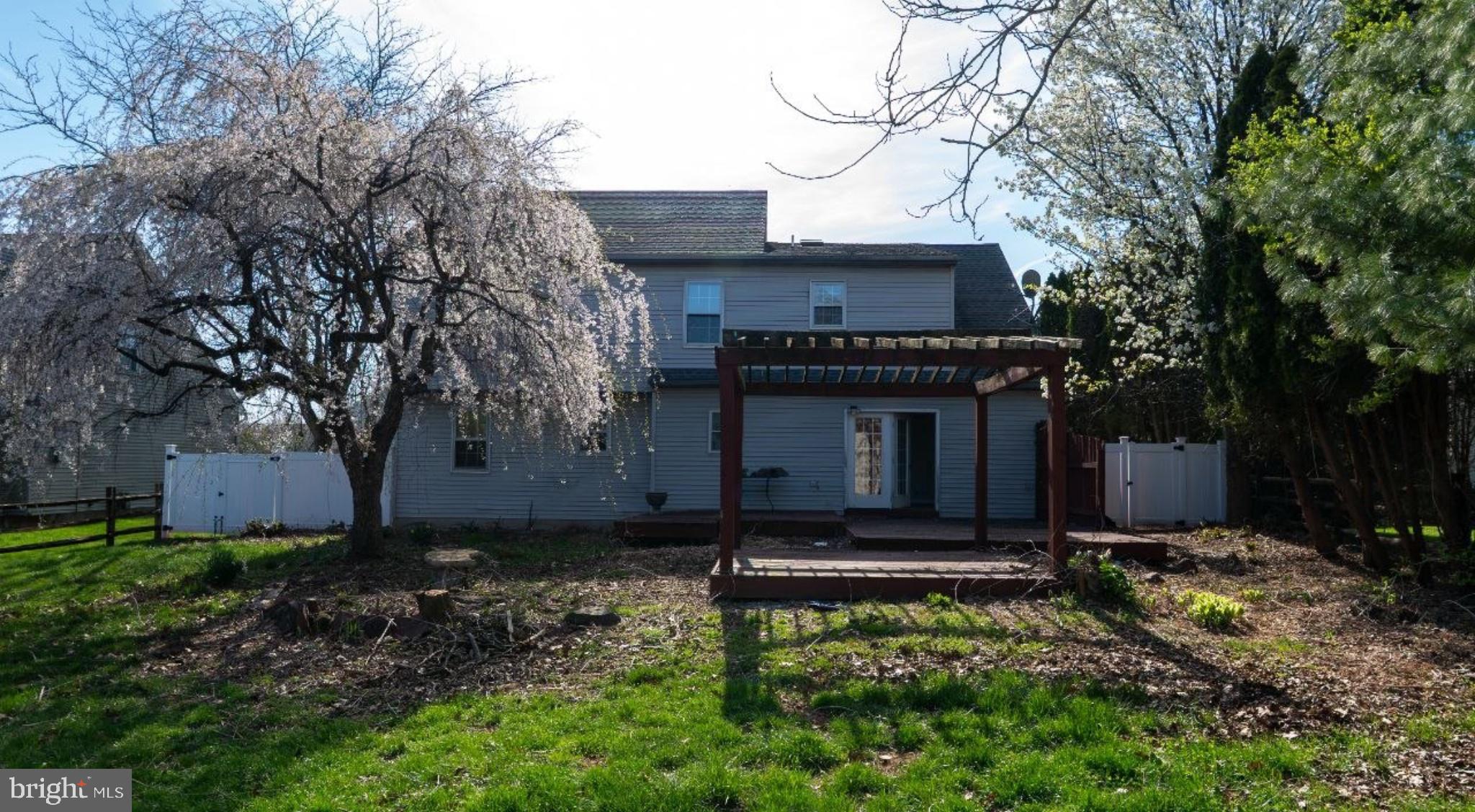 VILLAGE HOLLOW - Residential