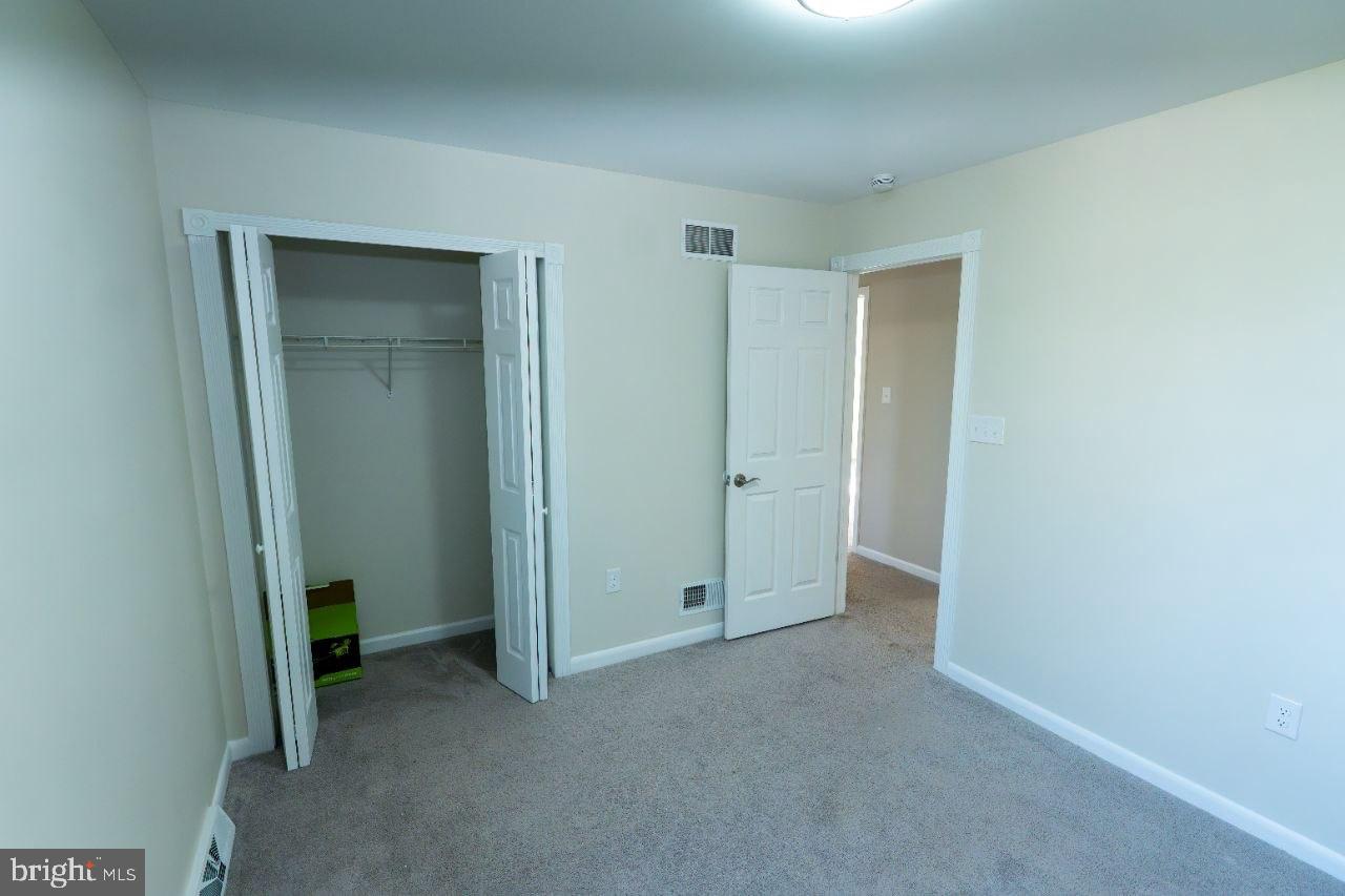 VILLAGE HOLLOW - Residential