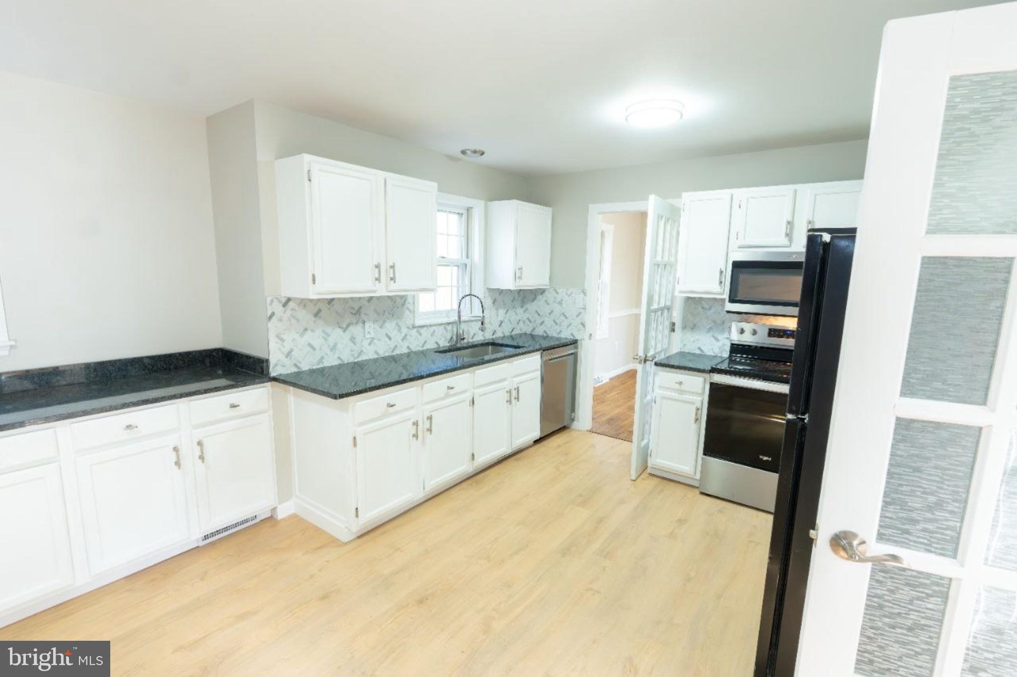 VILLAGE HOLLOW - Residential