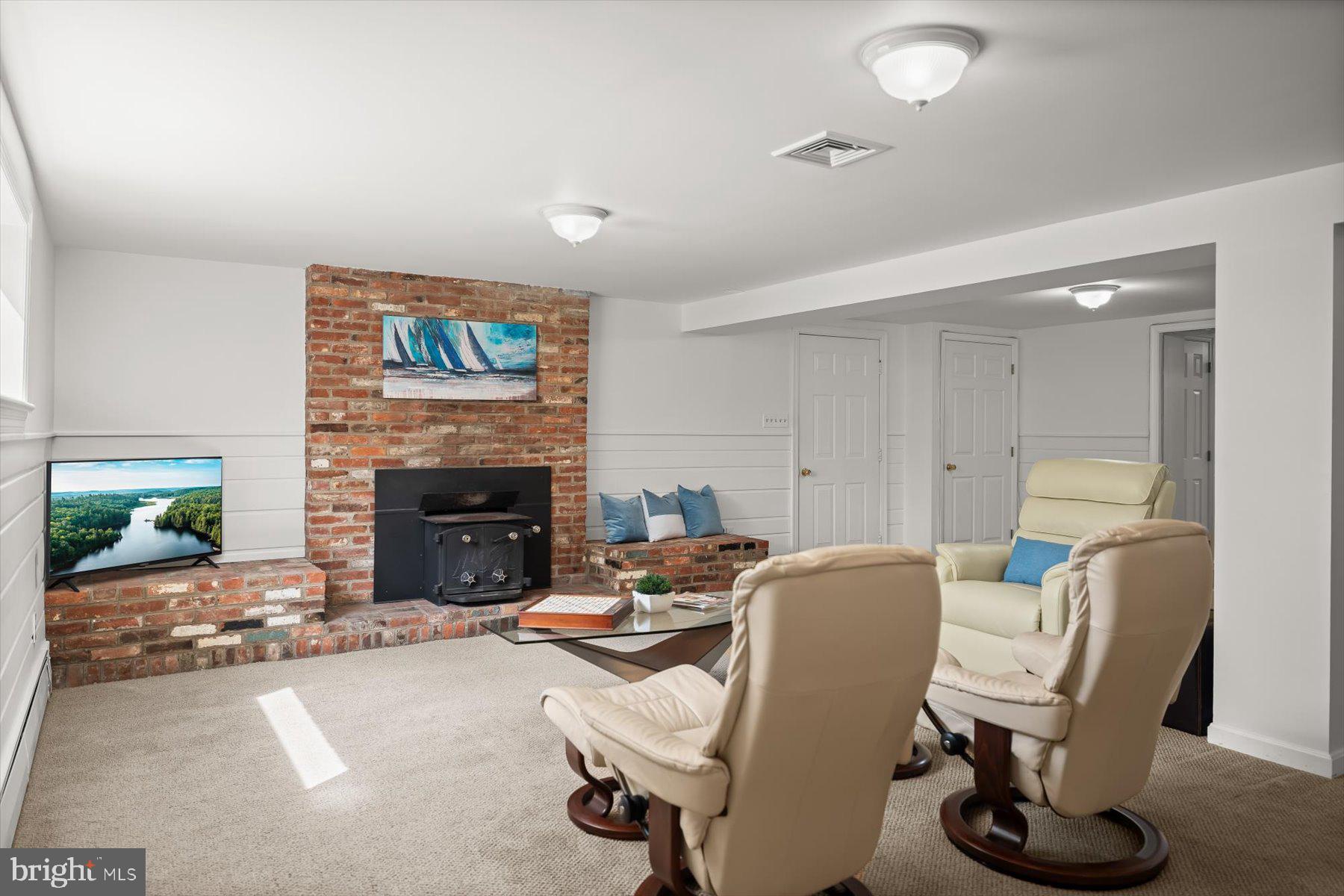 SHADY KNOLLS - Residential