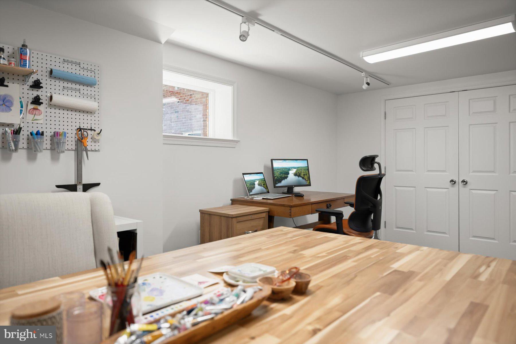 SHADY KNOLLS - Residential