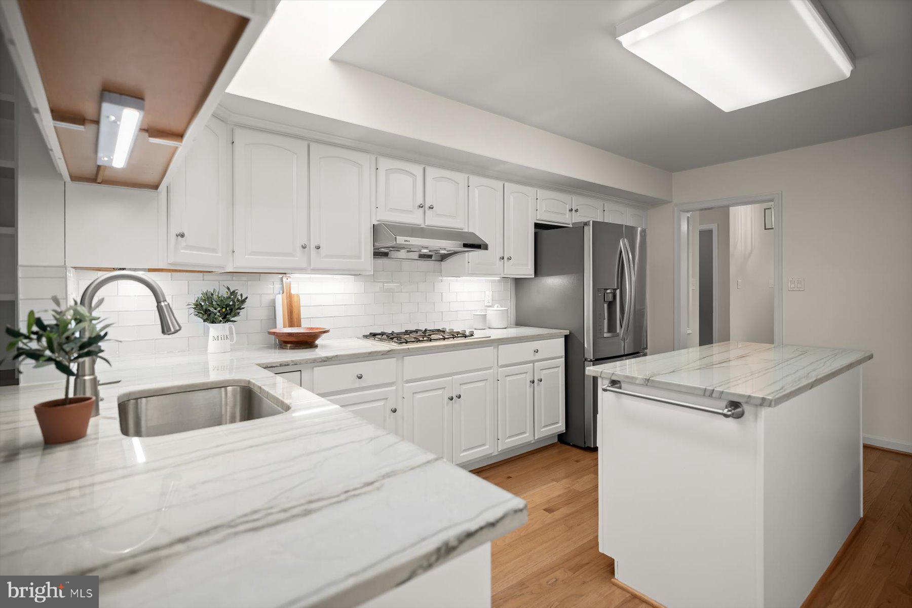 SHADY KNOLLS - Residential