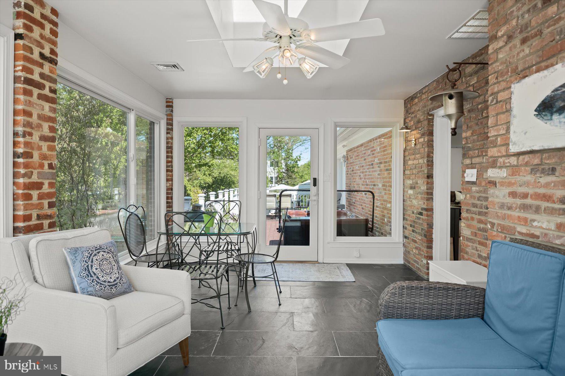 SHADY KNOLLS - Residential