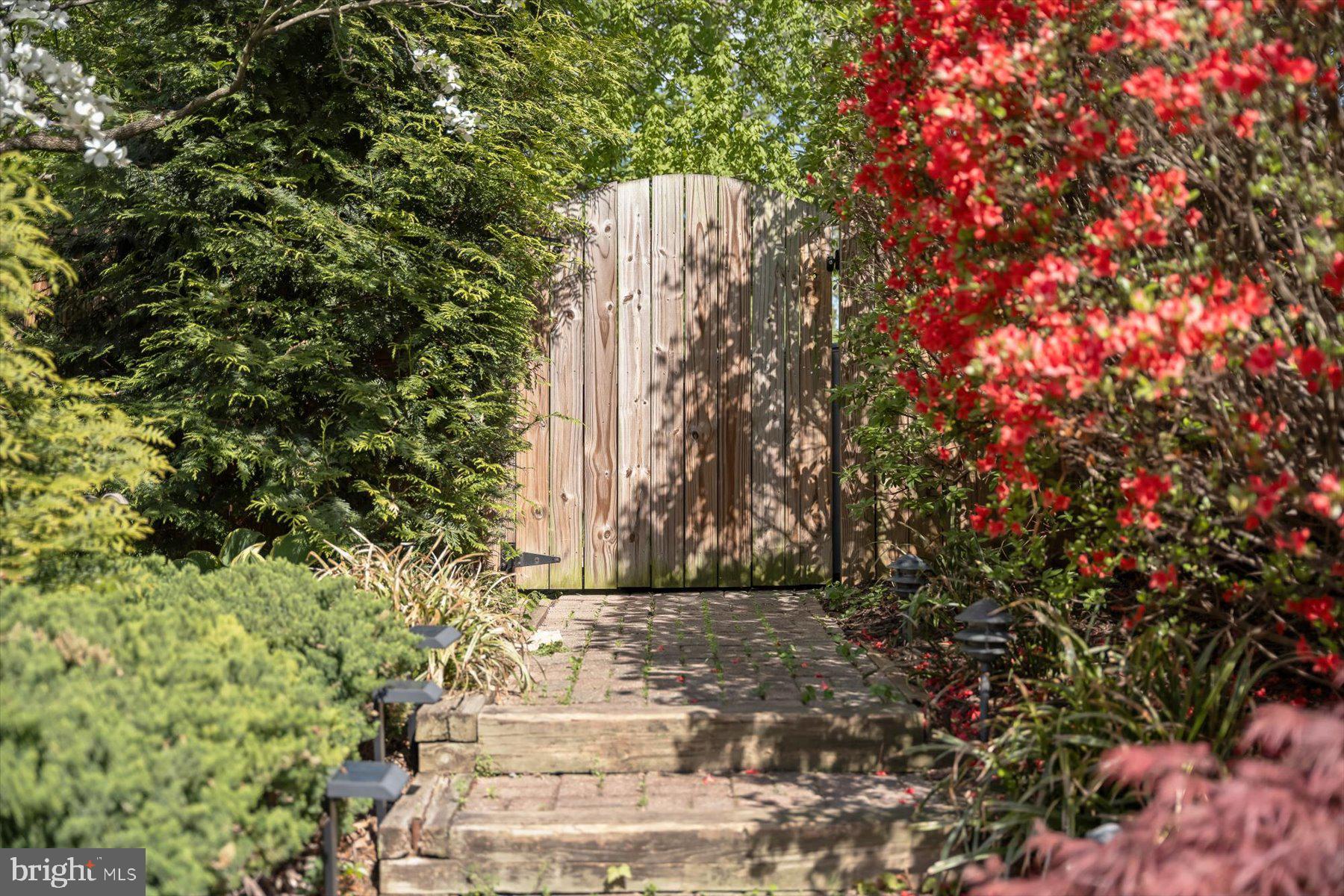 SHADY KNOLLS - Residential