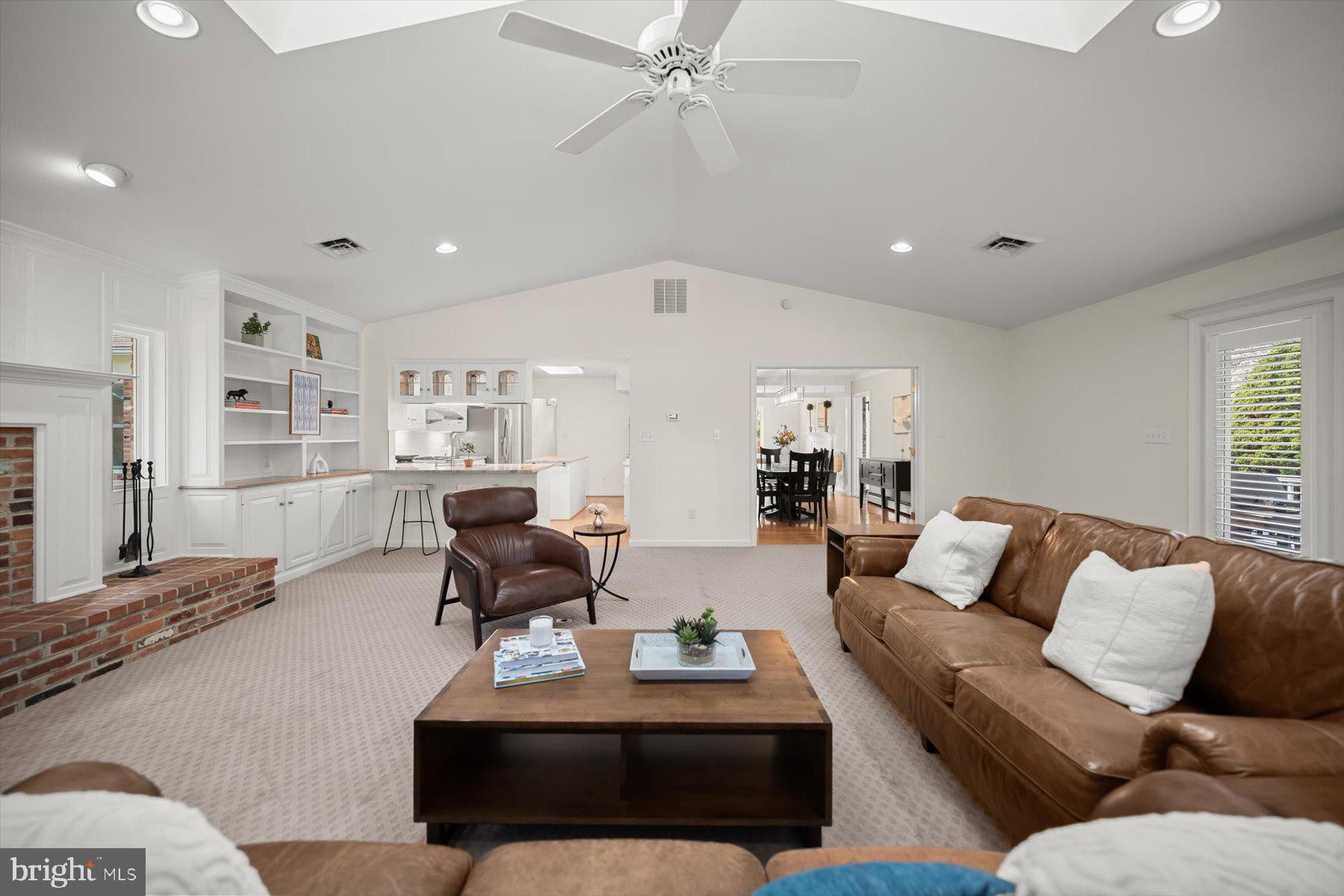 SHADY KNOLLS - Residential