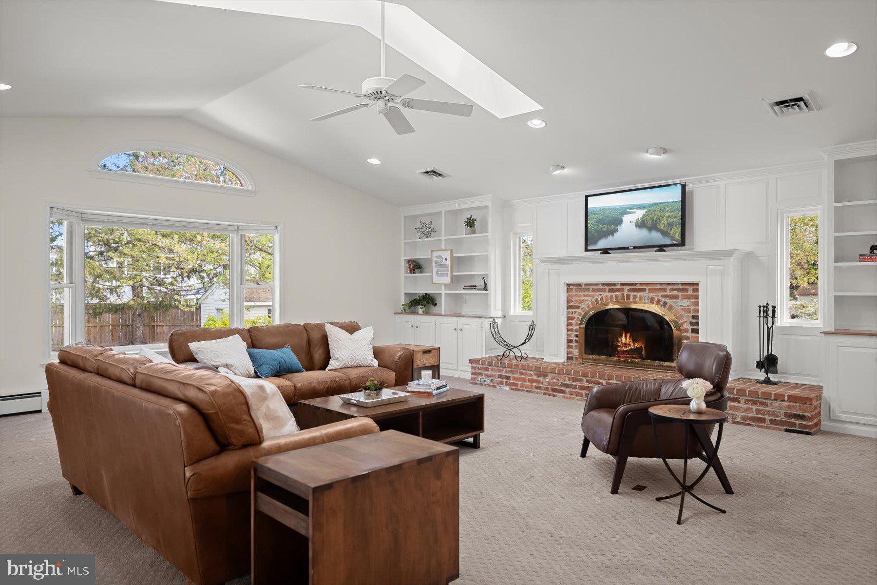 SHADY KNOLLS - Residential