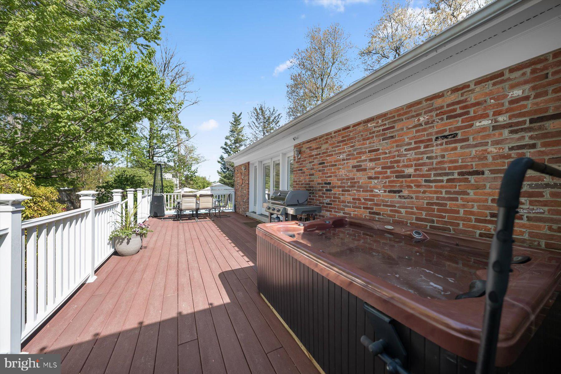 SHADY KNOLLS - Residential