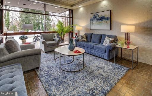 COFFEE RUN - Residential