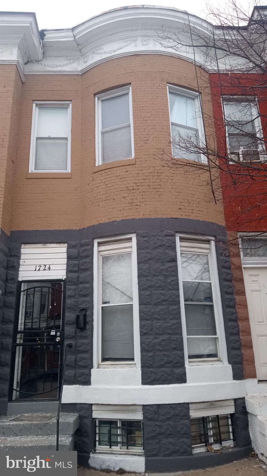 Welcome to 1724 N Monroe St—a property full of potential and possibilities! This inviting 3-bedroom, 1-bathroom home is ideal for both savvy investors and aspiring homeowners ready to bring their vision to life.
The spacious living and dining areas provide a versatile foundation, perfect for customizing to your style or maximizing investment returns. With a little creativity and care, this house can become a cozy haven or a high-performing asset.
Don’t let this opportunity pass you by—discover the promise of 1724 N Monroe St and make it your next success story!