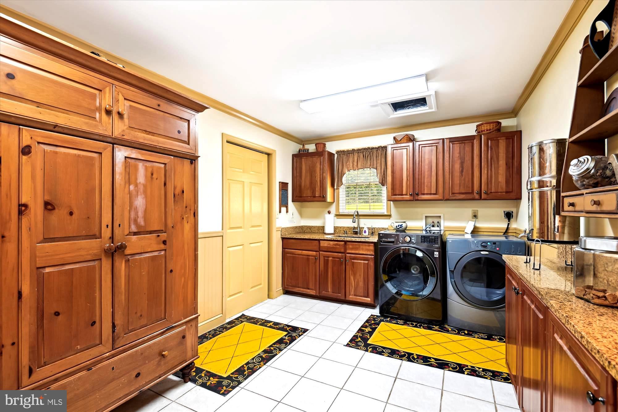 TWIN HILLS - Residential