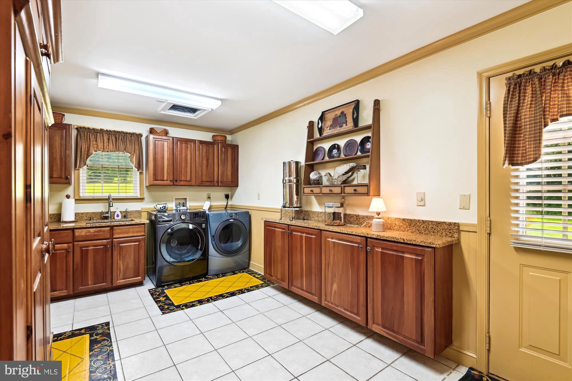 TWIN HILLS - Residential