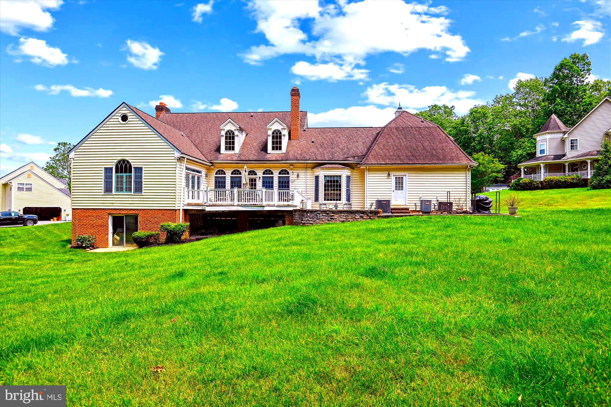 TWIN HILLS - Residential