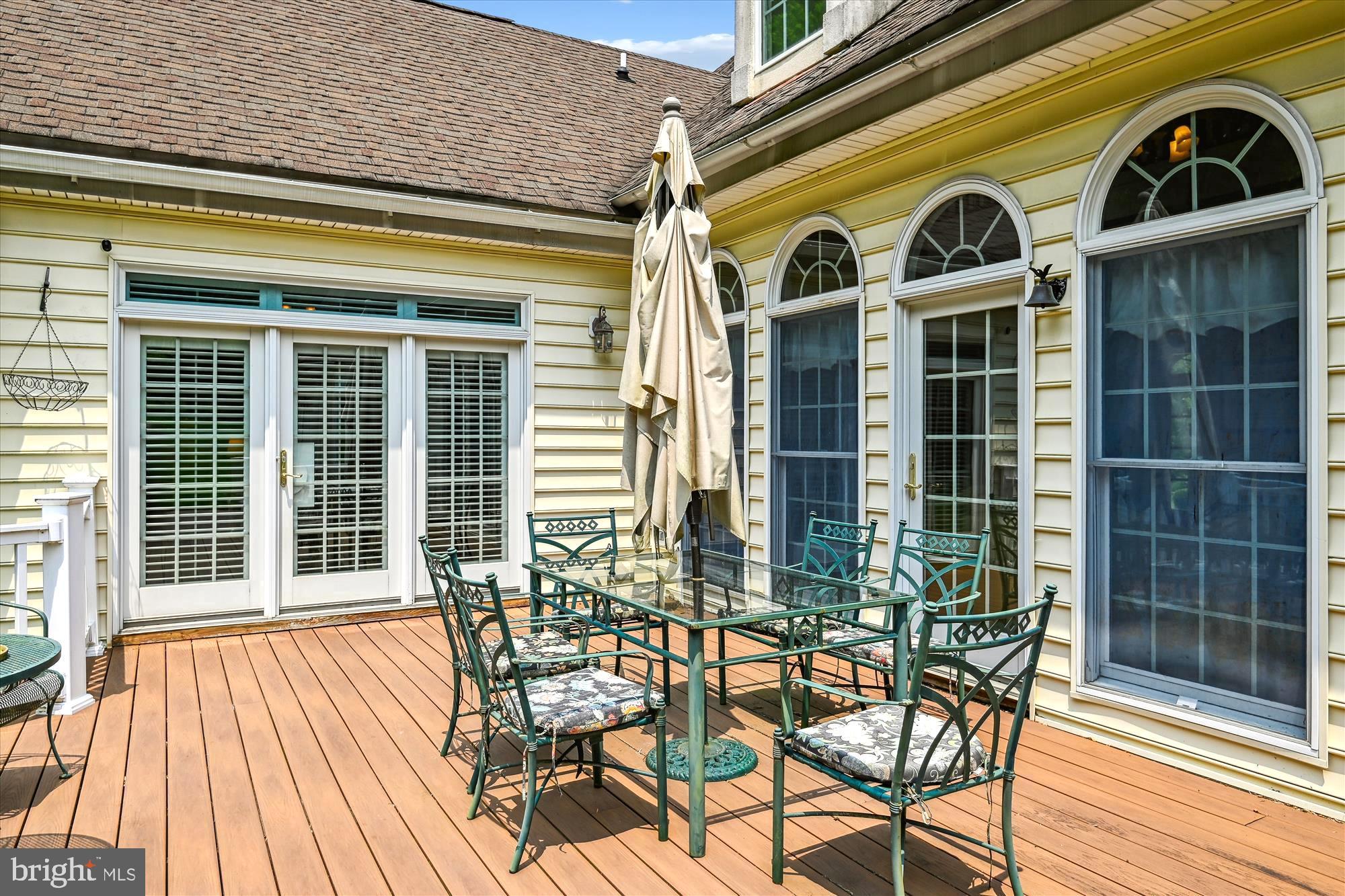 TWIN HILLS - Residential