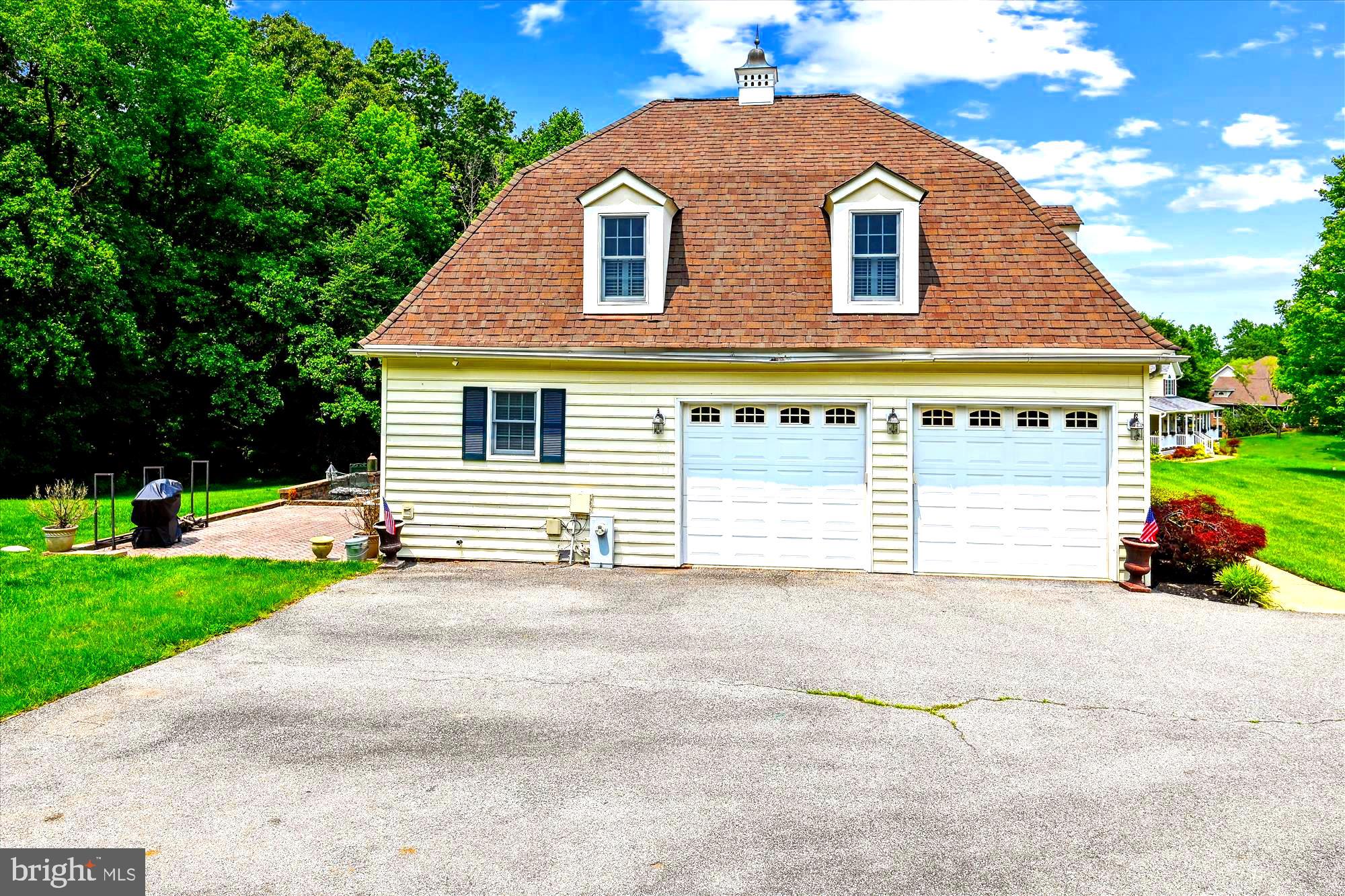 TWIN HILLS - Residential