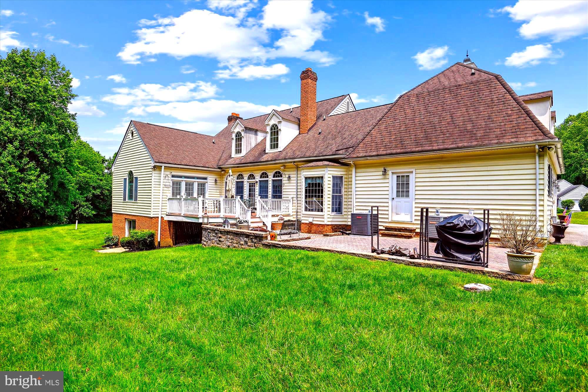 TWIN HILLS - Residential