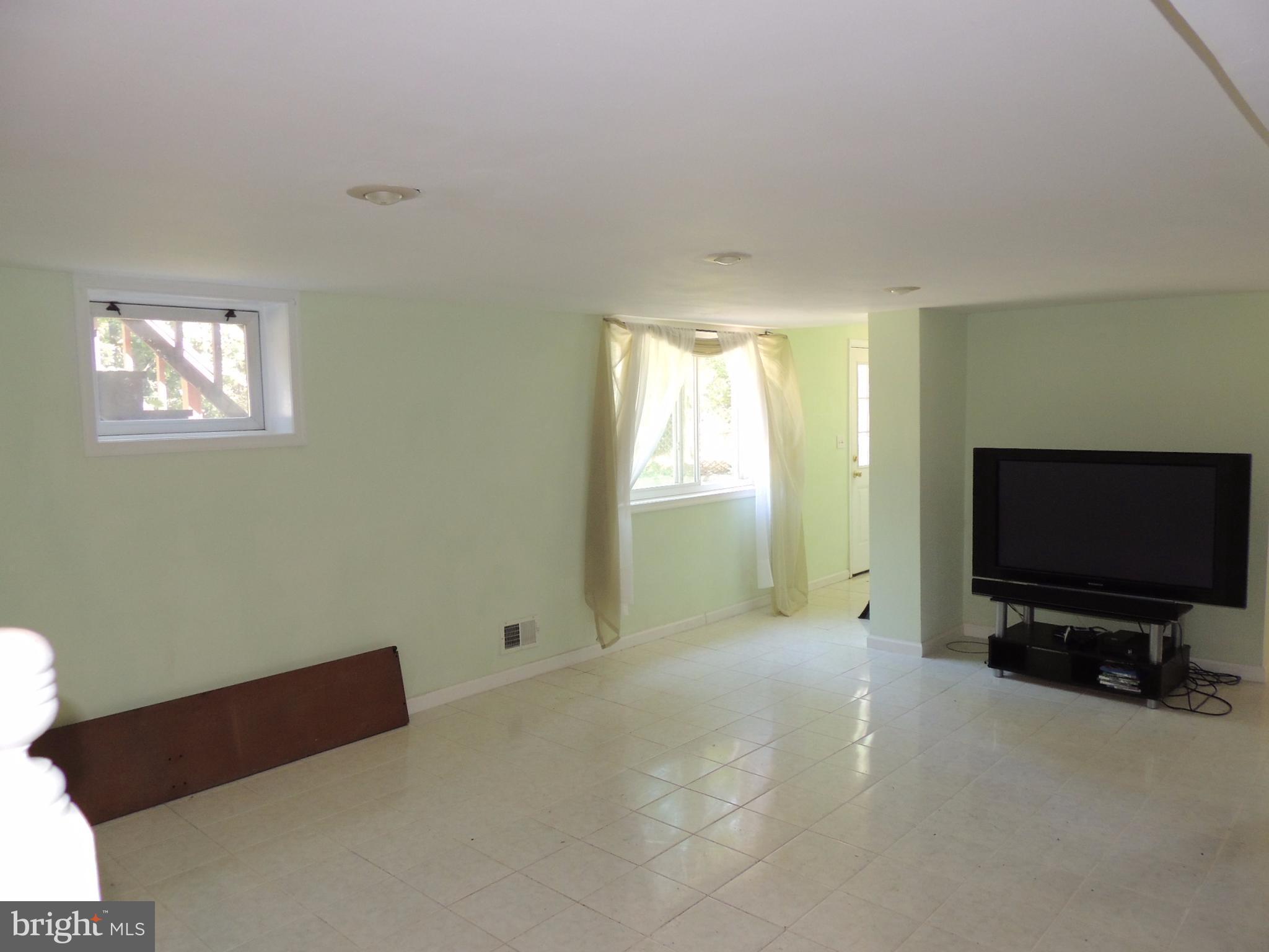 LORD FAIRFAX ESTATES - Residential Lease