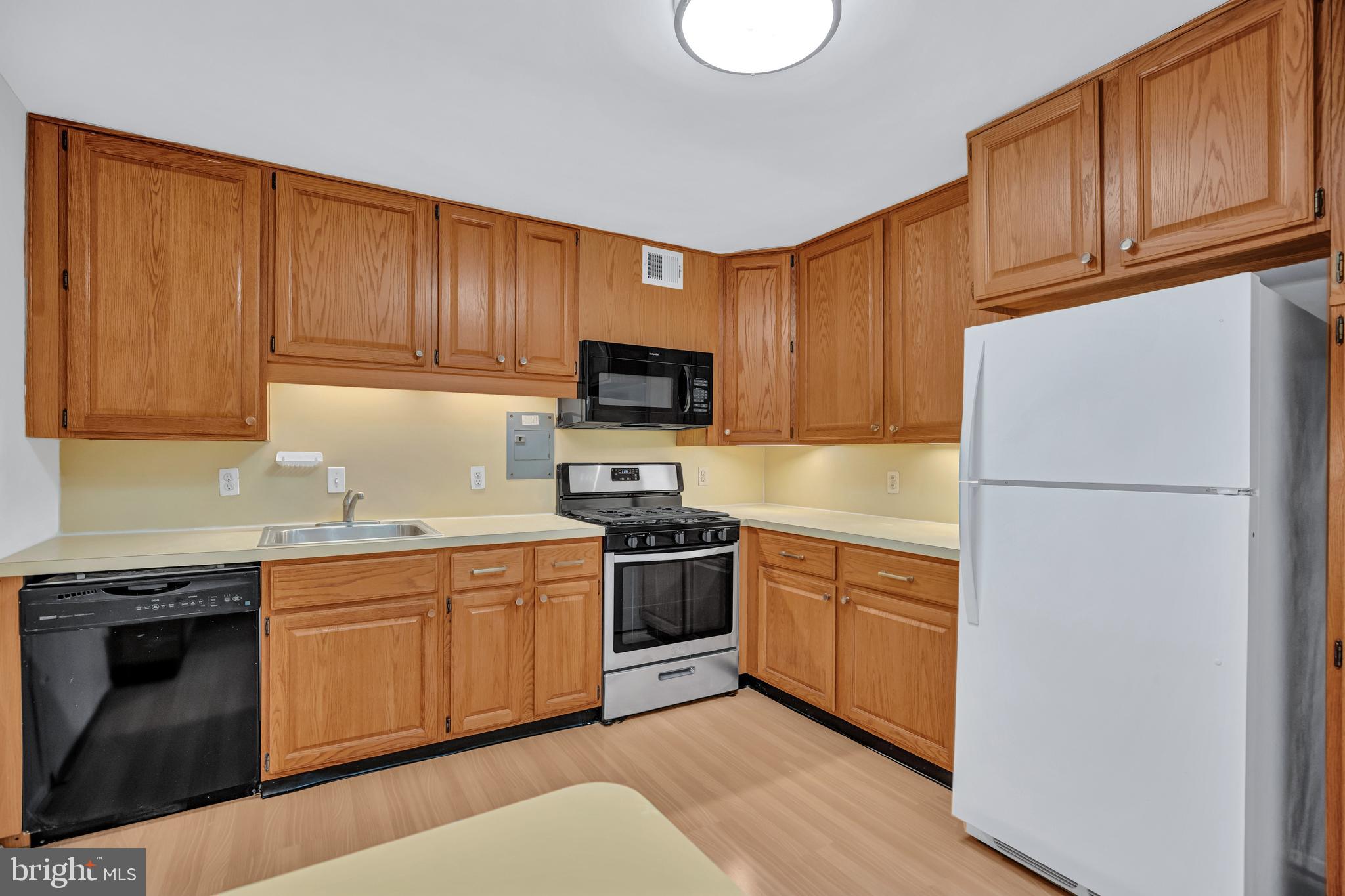 KENWOOD PLACE - Residential