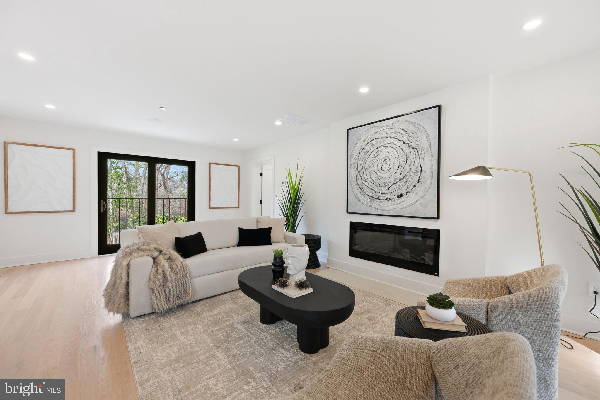 LOCUST HILL ESTATES - Residential