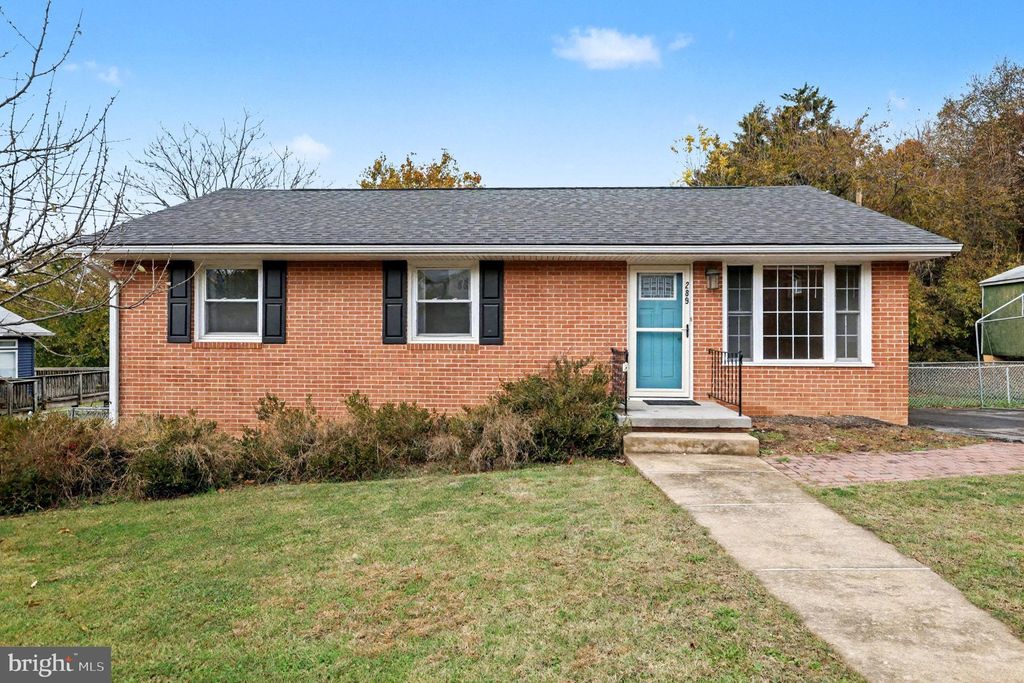 Photo of 289 Locust Drive, STRASBURG, VA 22657 (MLS # VASH2012914)