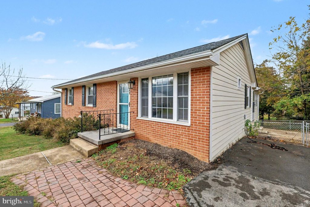 Photo of 289 Locust Drive, STRASBURG, VA 22657 (MLS # VASH2012914)