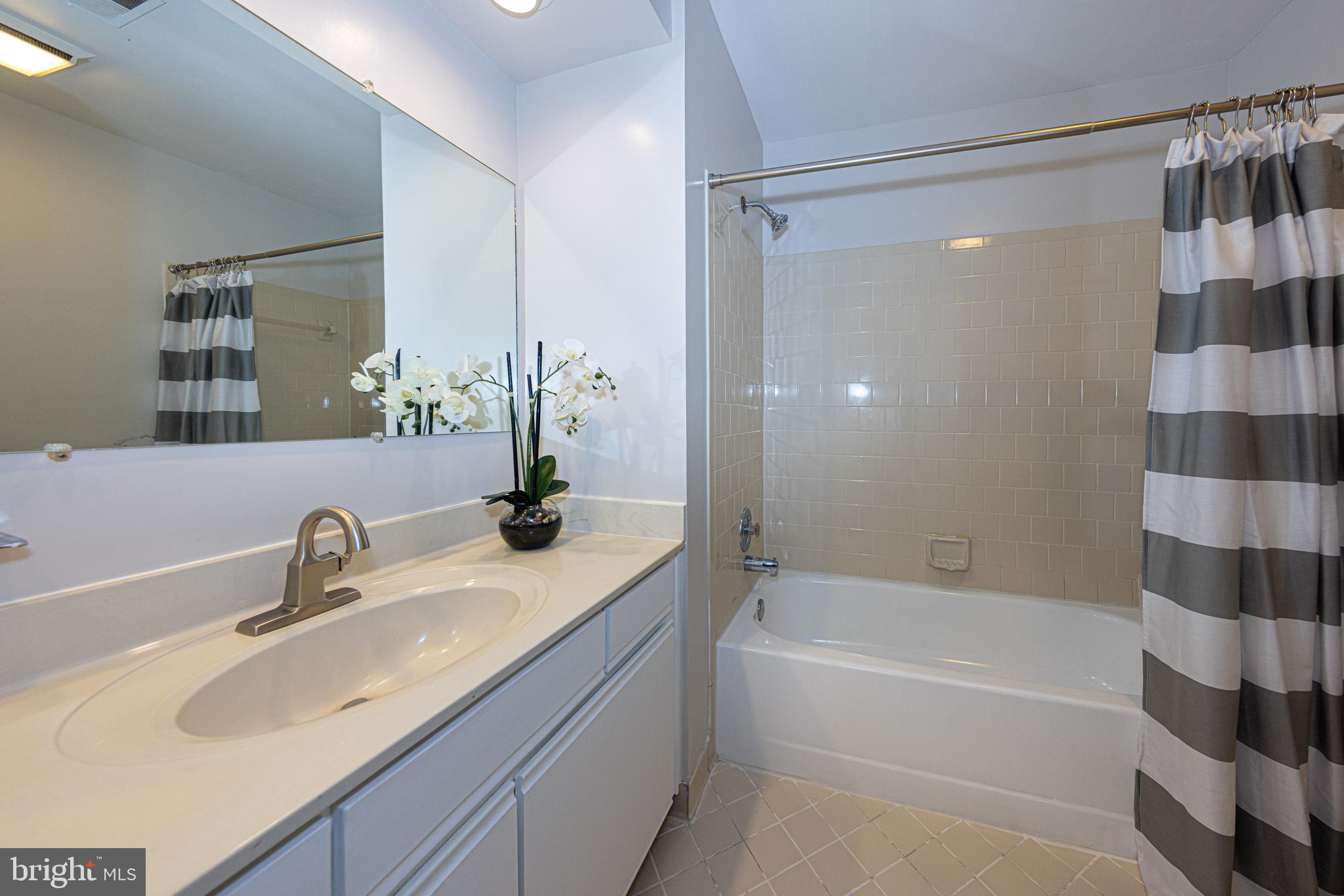 GRAYS POINTE - Residential