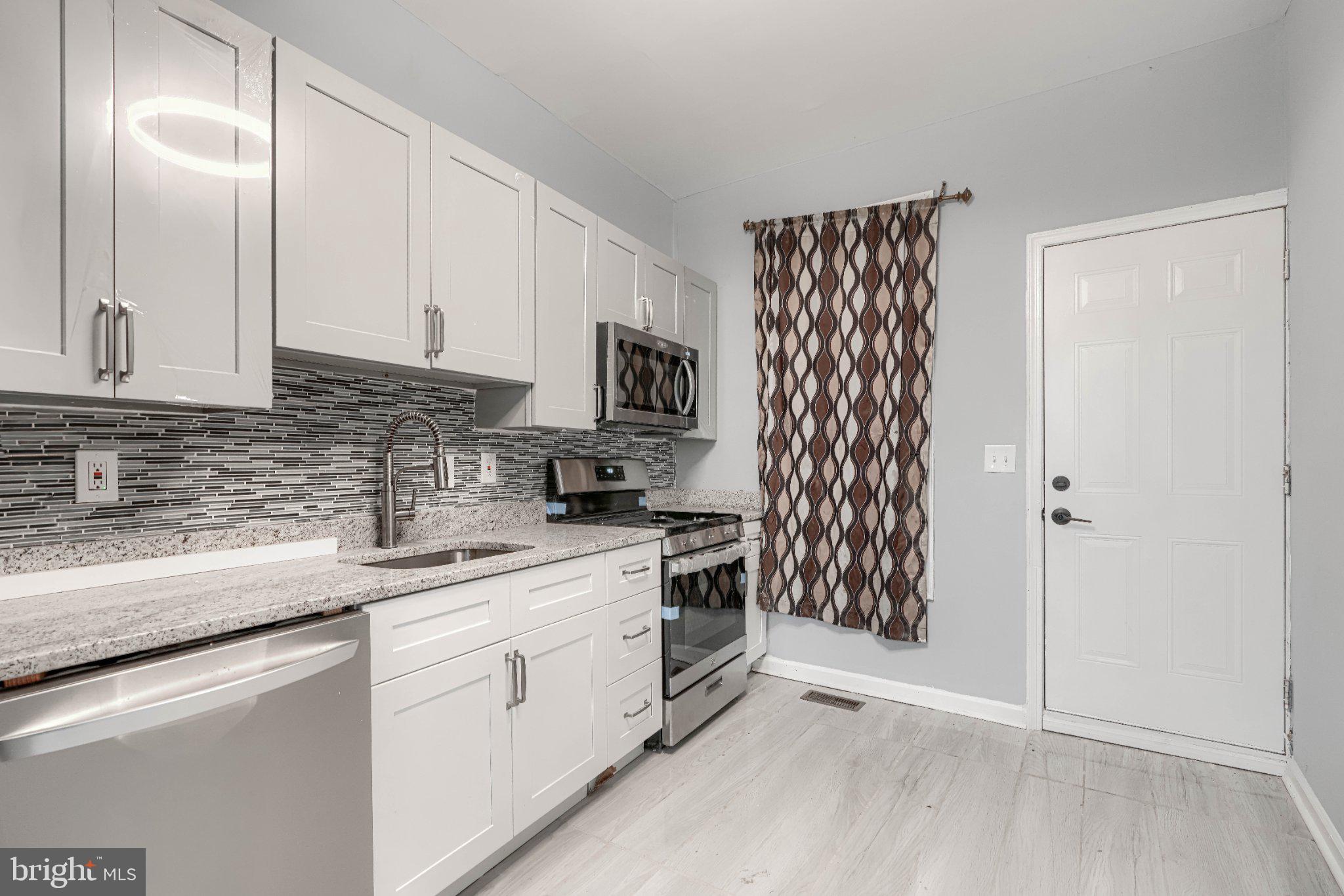 SANDTOWN-WINCHESTER - Residential