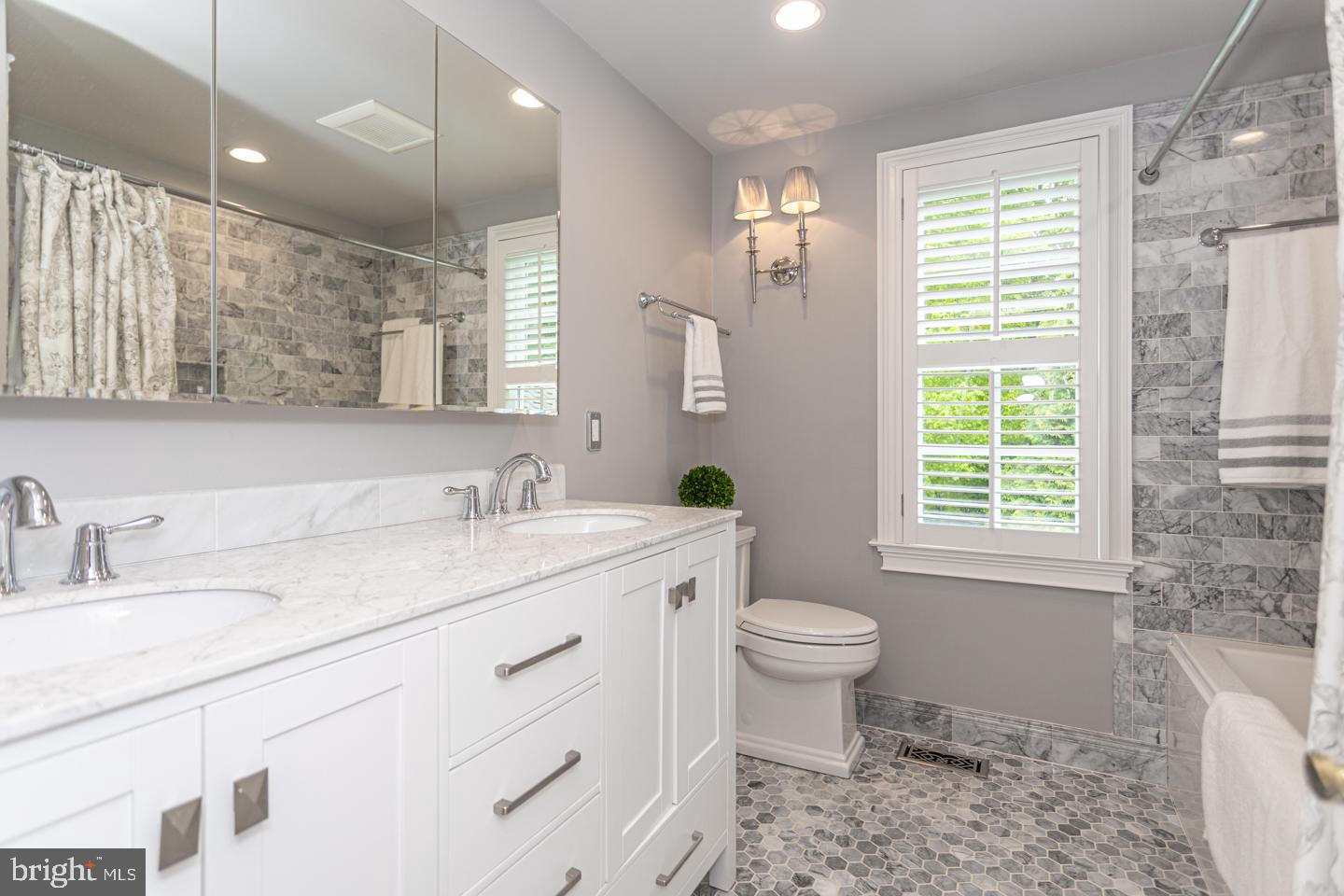 TIMBER KNOLL - Residential