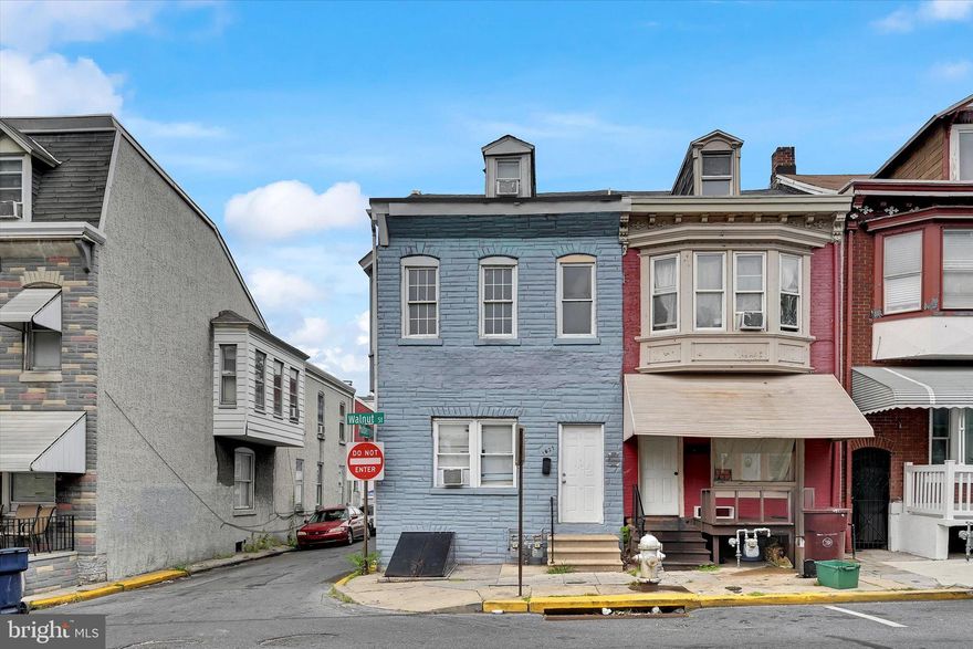 Calling all investors! 5 Residential Units now available on Walnut St. High traffic count and Central location makes residential units easy to rent. Excellent cash flow for the savvy investor. Current Rental / Lease Income Per Unit/Per Month: Unit/Apartment 1: $900 Unit/Apartment 2: $1200 Unit/Apartment 3: $750 Unit/Apartment 4: $850 Unit/Apartment 5: $850. Can be purchased individually or in a package deal with up to 19 Total Units. Please reach out for additional details and/or to schedule a walkthrough.