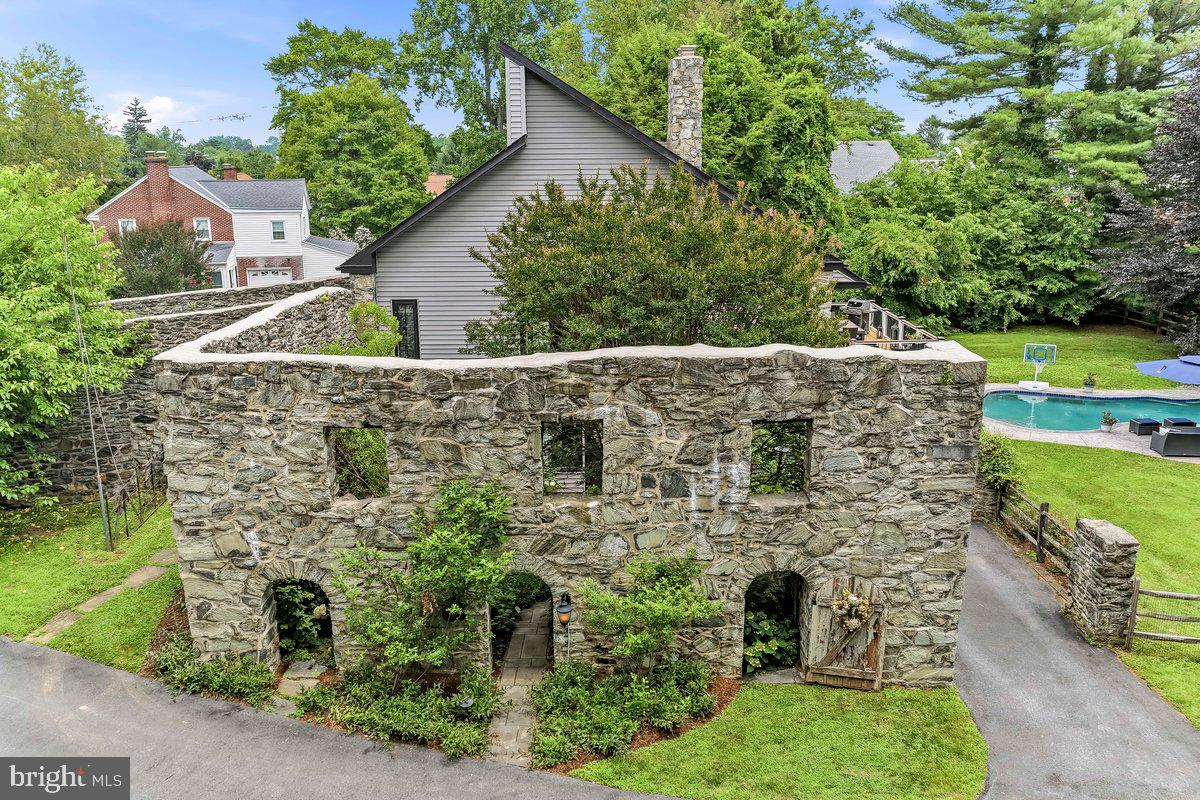 802 GOSHEN ROAD