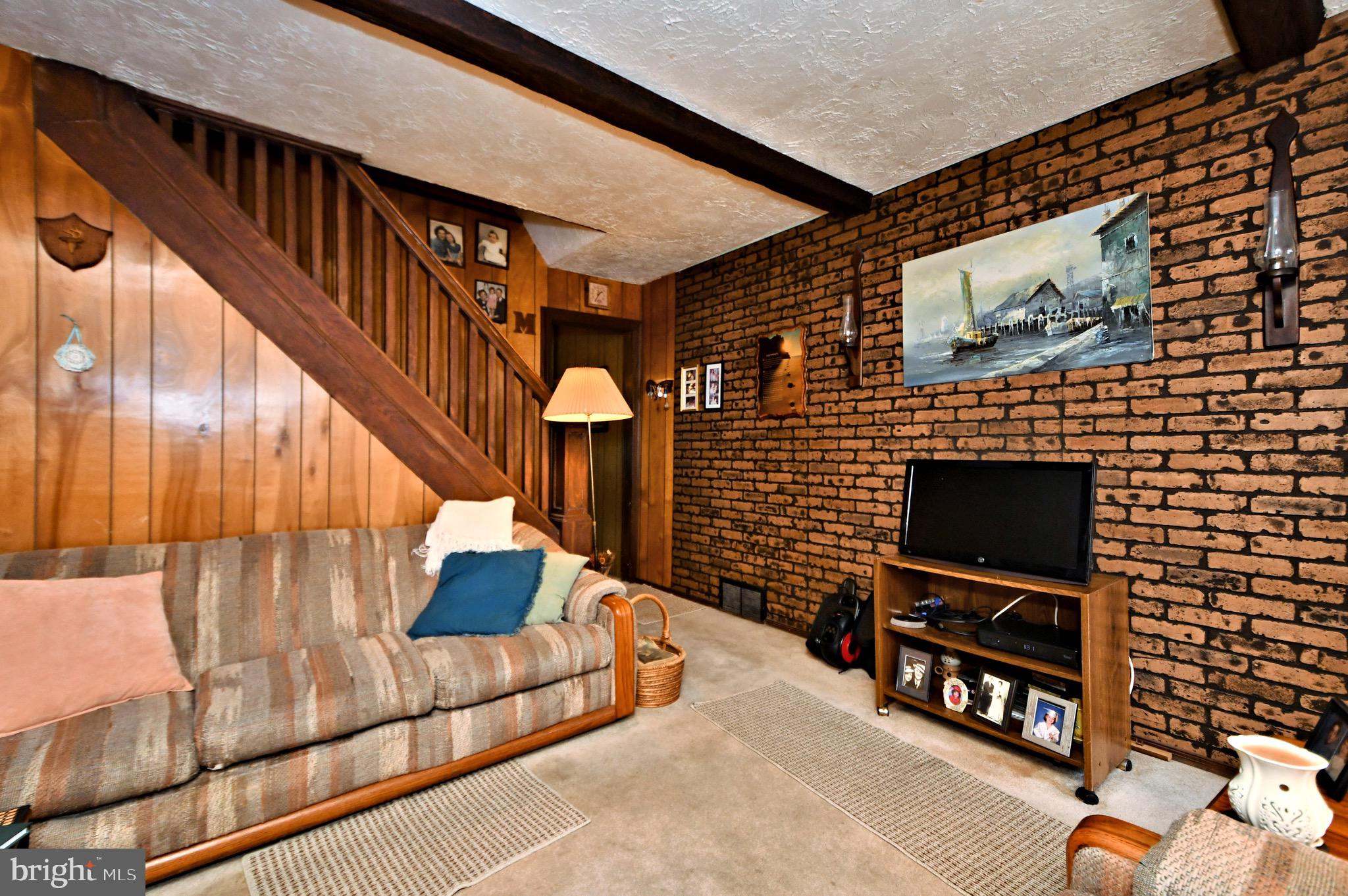 ROXBOROUGH - Residential