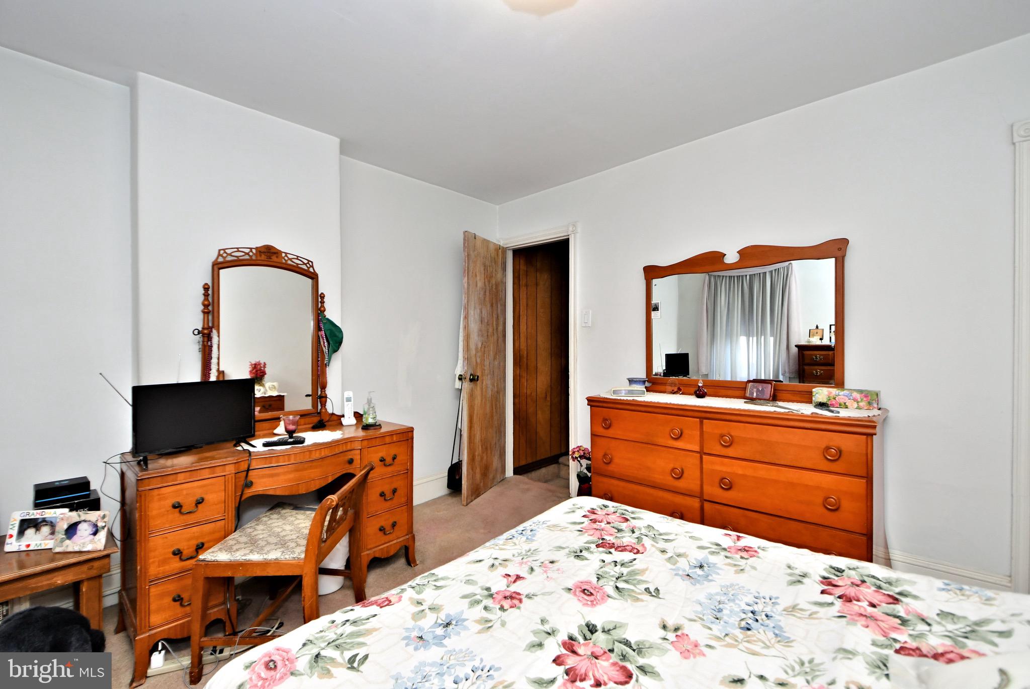 ROXBOROUGH - Residential