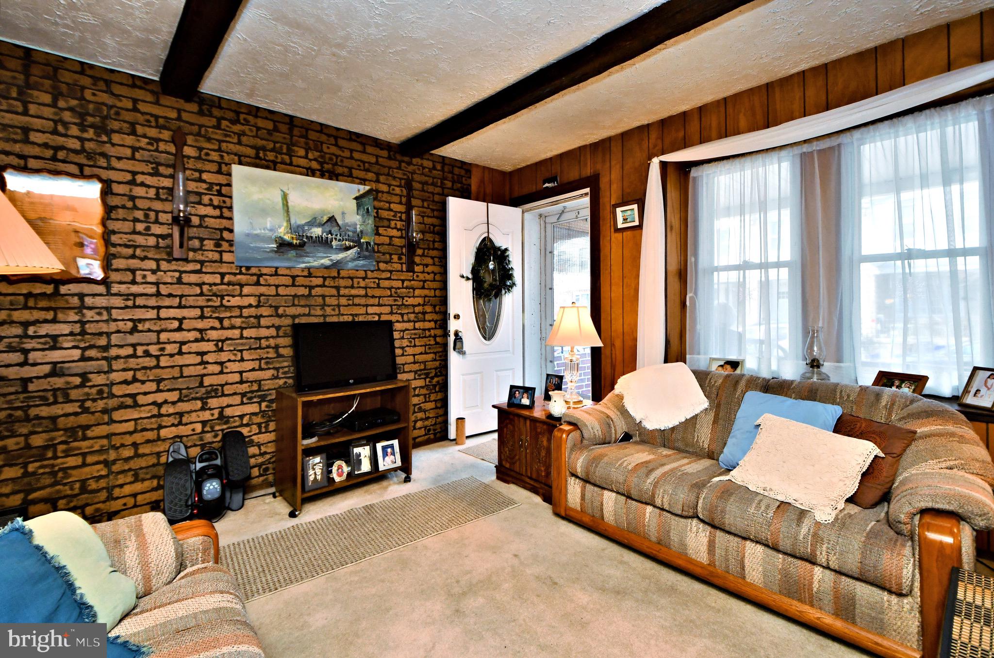 ROXBOROUGH - Residential