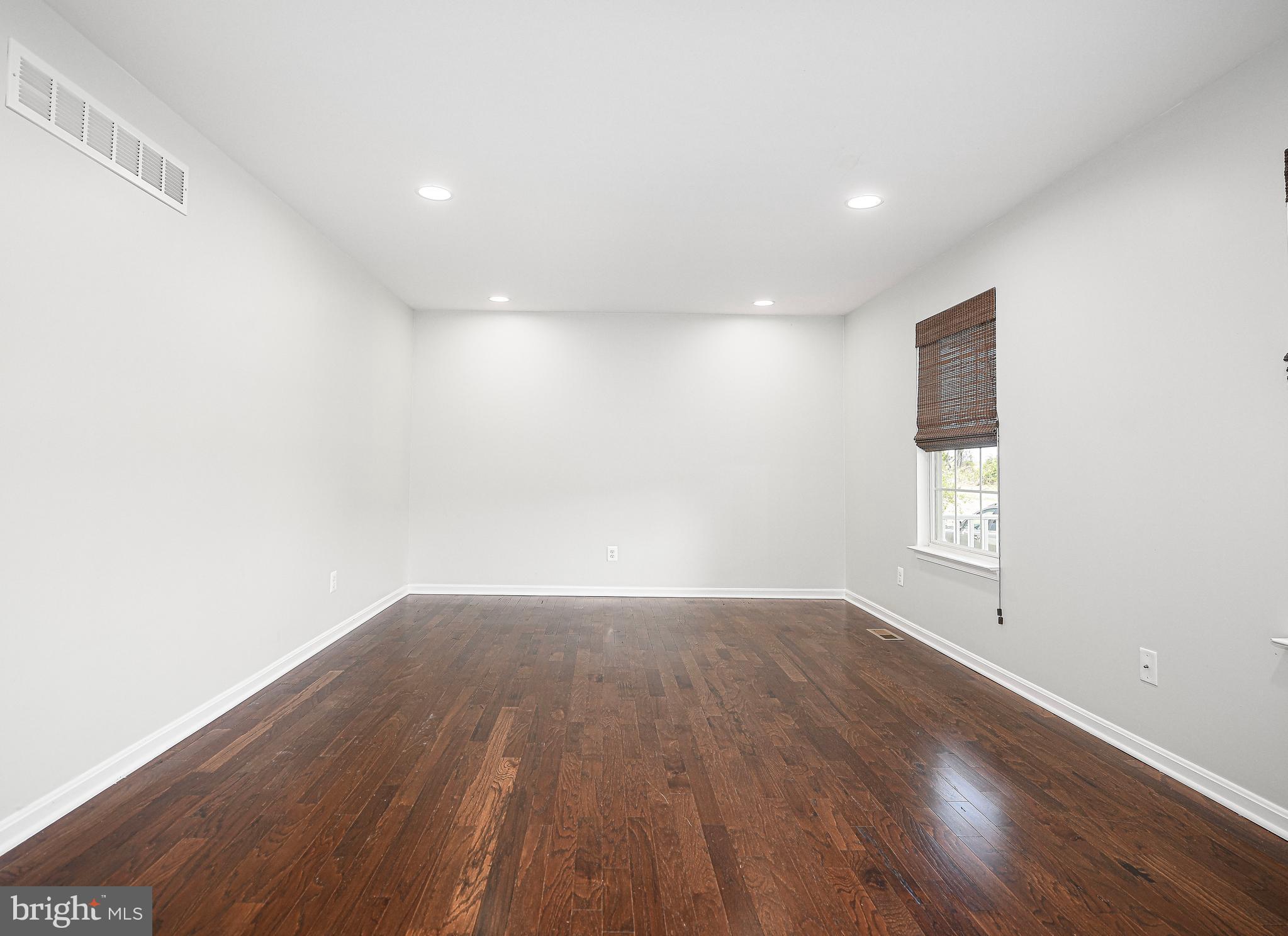 LAUREL VALLEY - Residential