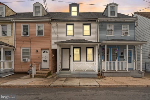 Townhouse For Sale - 212 York Street<br/> BURLINGTON, NJ 08016