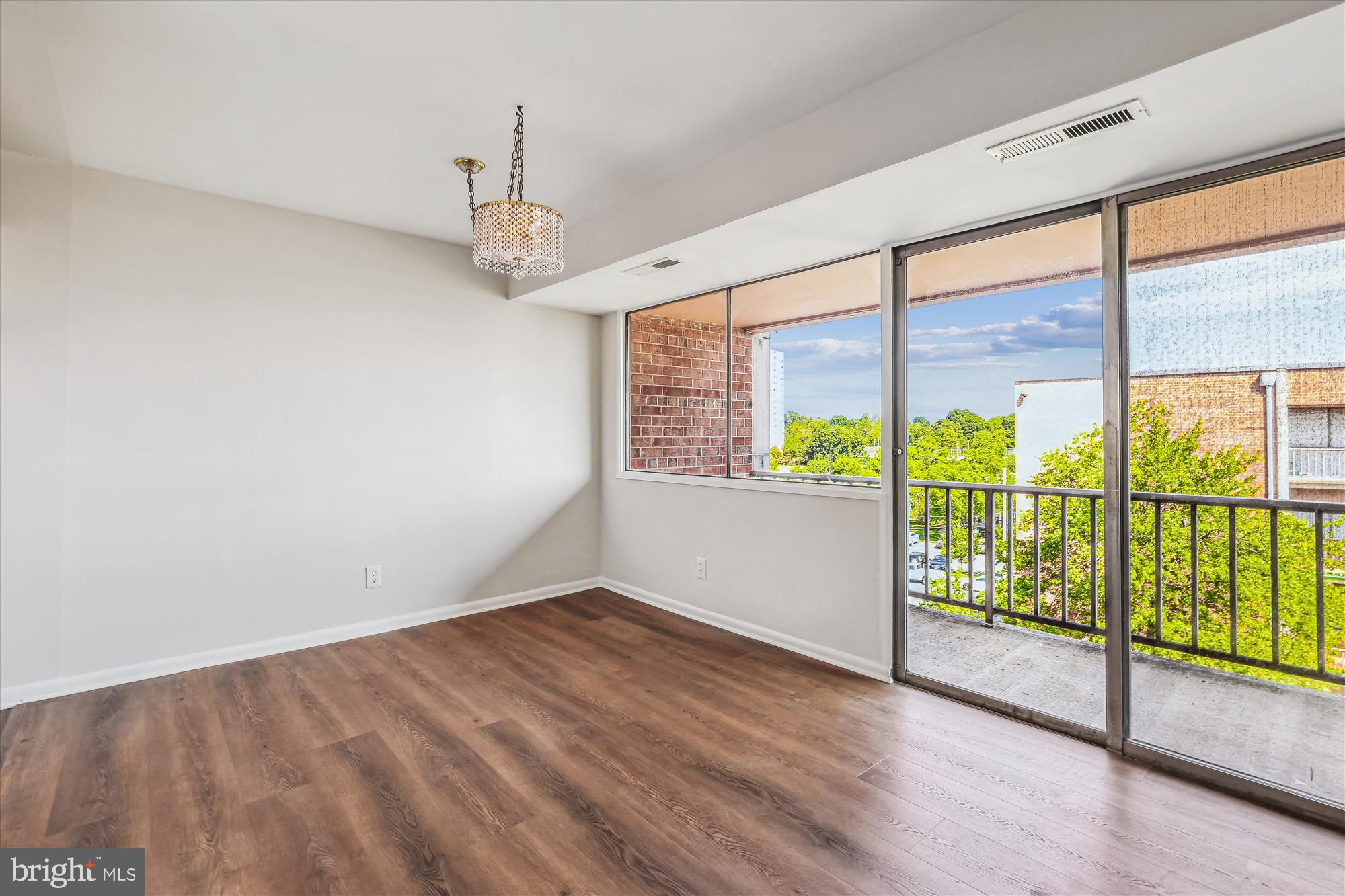 THE SEASONS - Residential