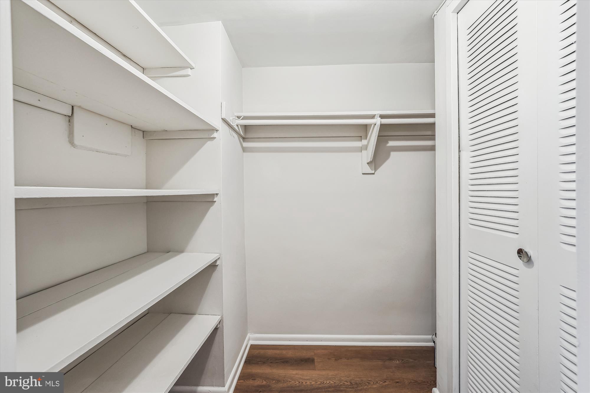 THE SEASONS - Residential