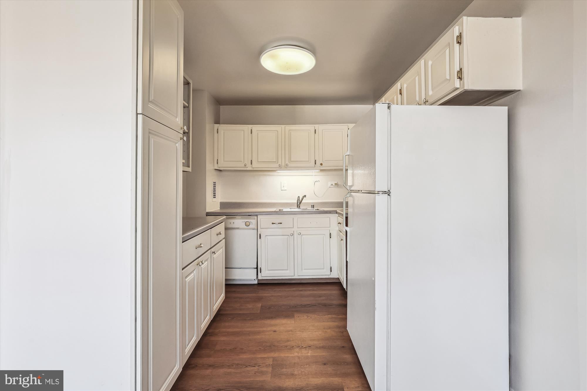 THE SEASONS - Residential