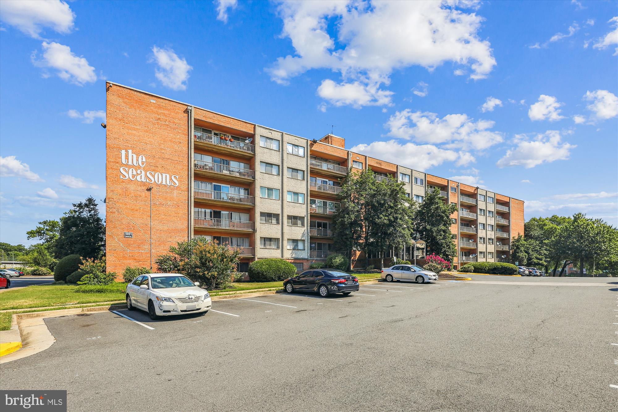 THE SEASONS - Residential