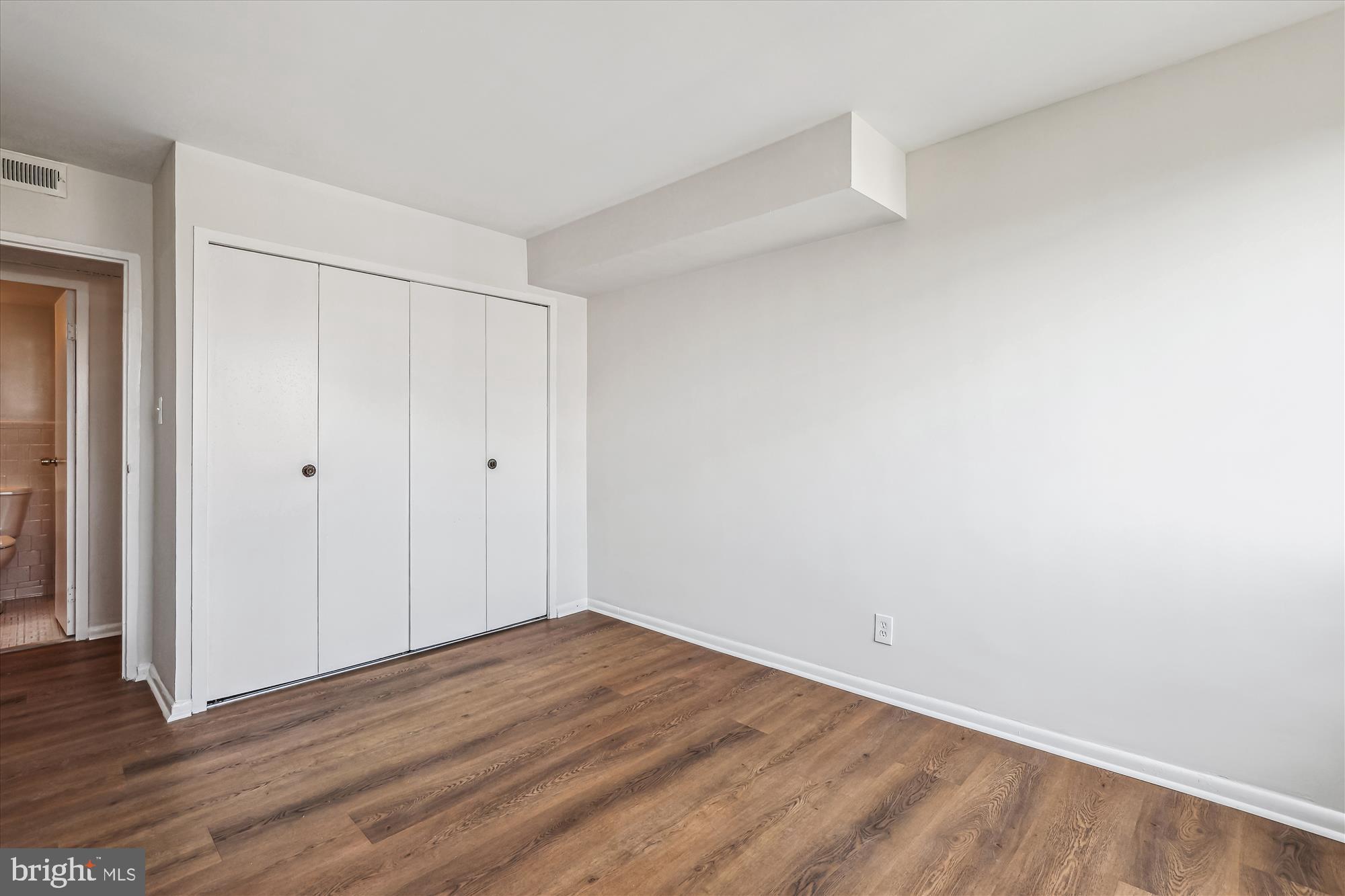 THE SEASONS - Residential