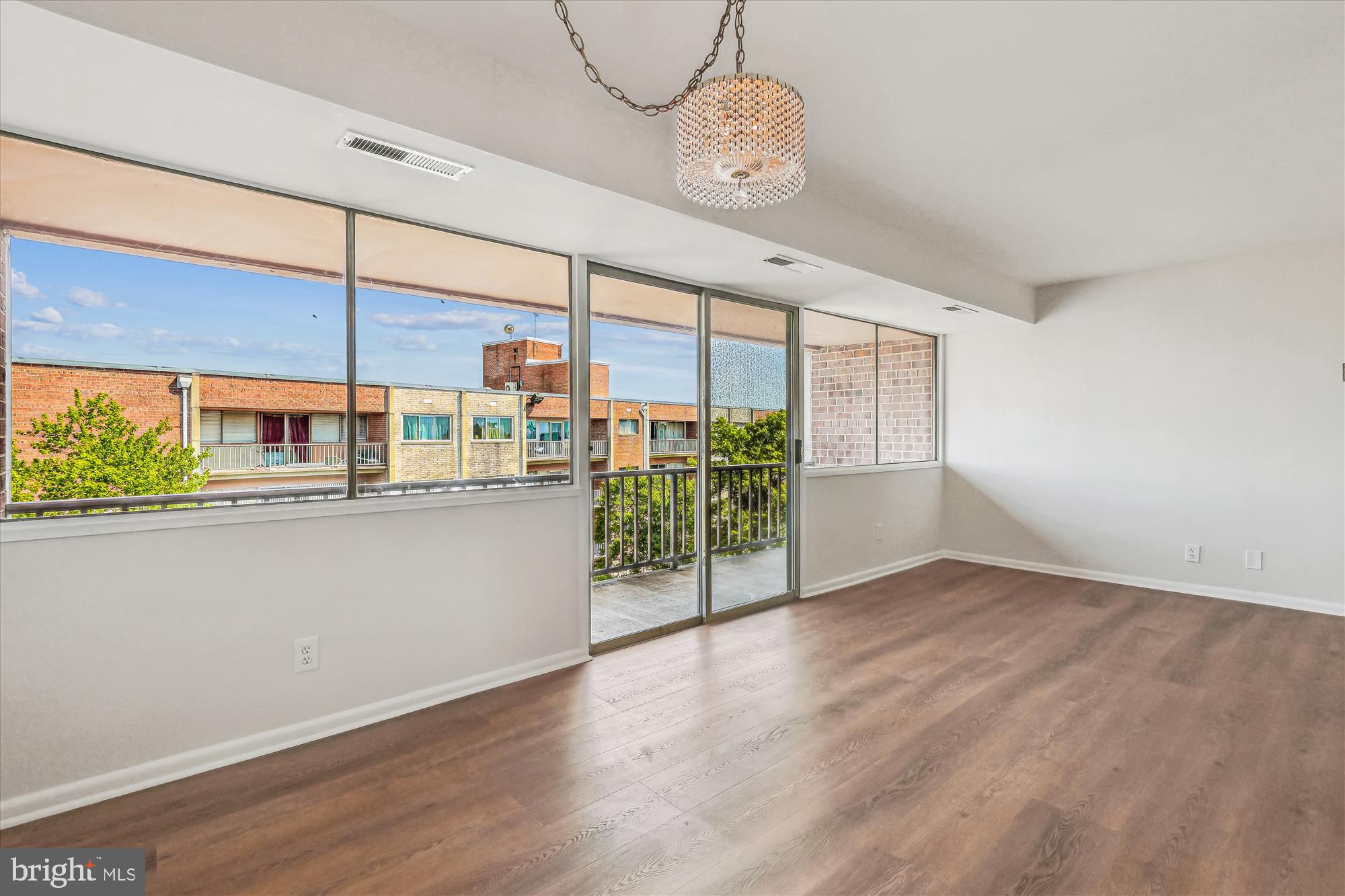 THE SEASONS - Residential