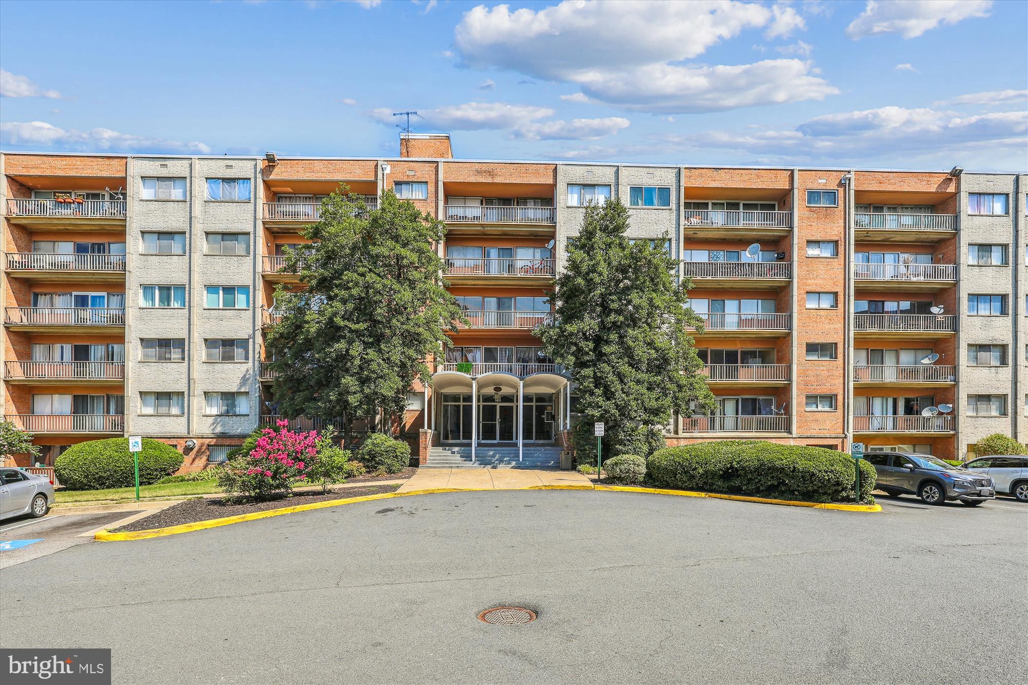 THE SEASONS - Residential