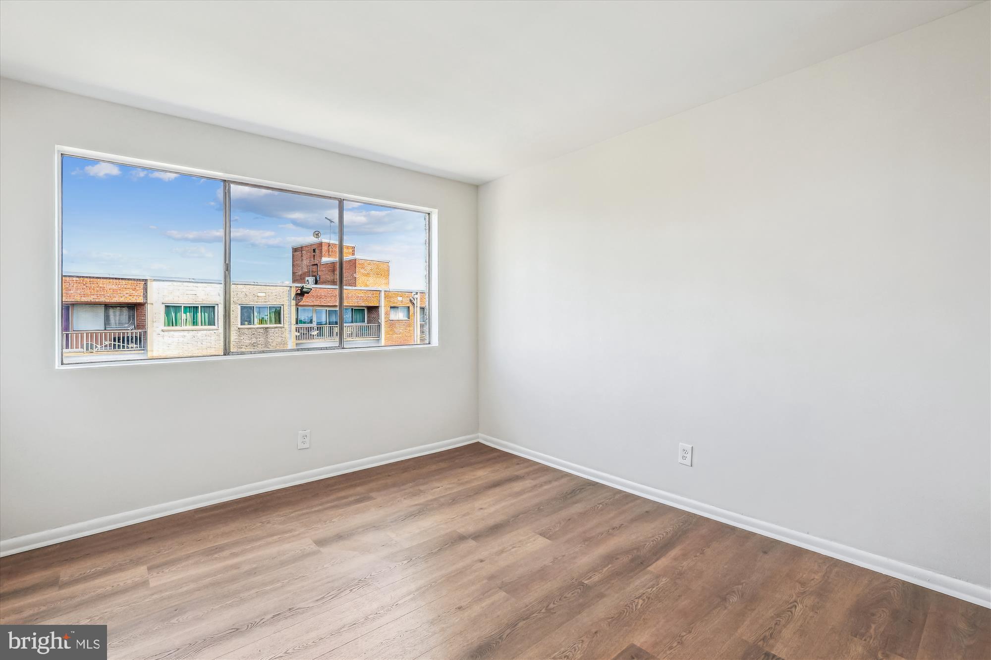 THE SEASONS - Residential