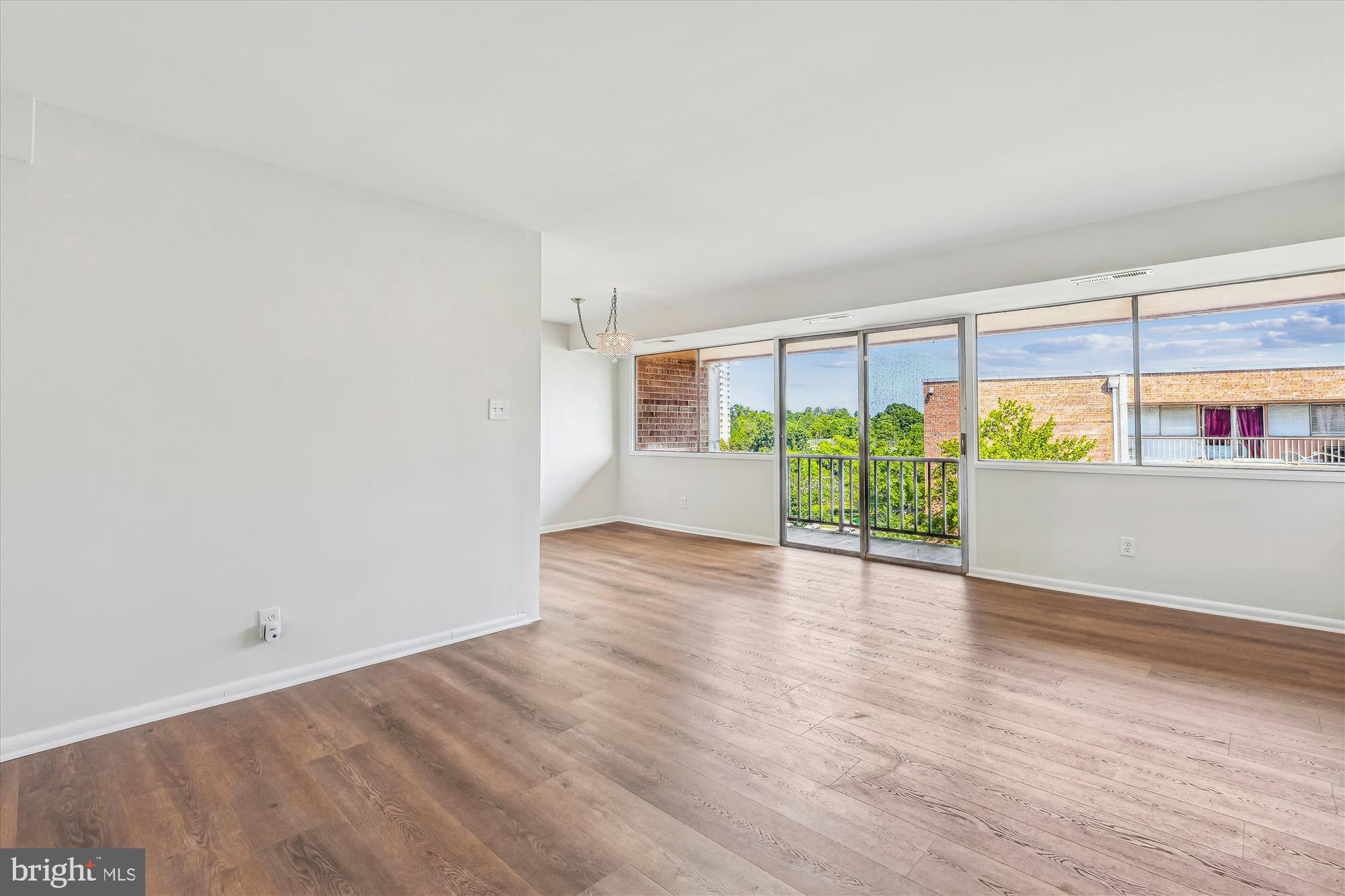 THE SEASONS - Residential