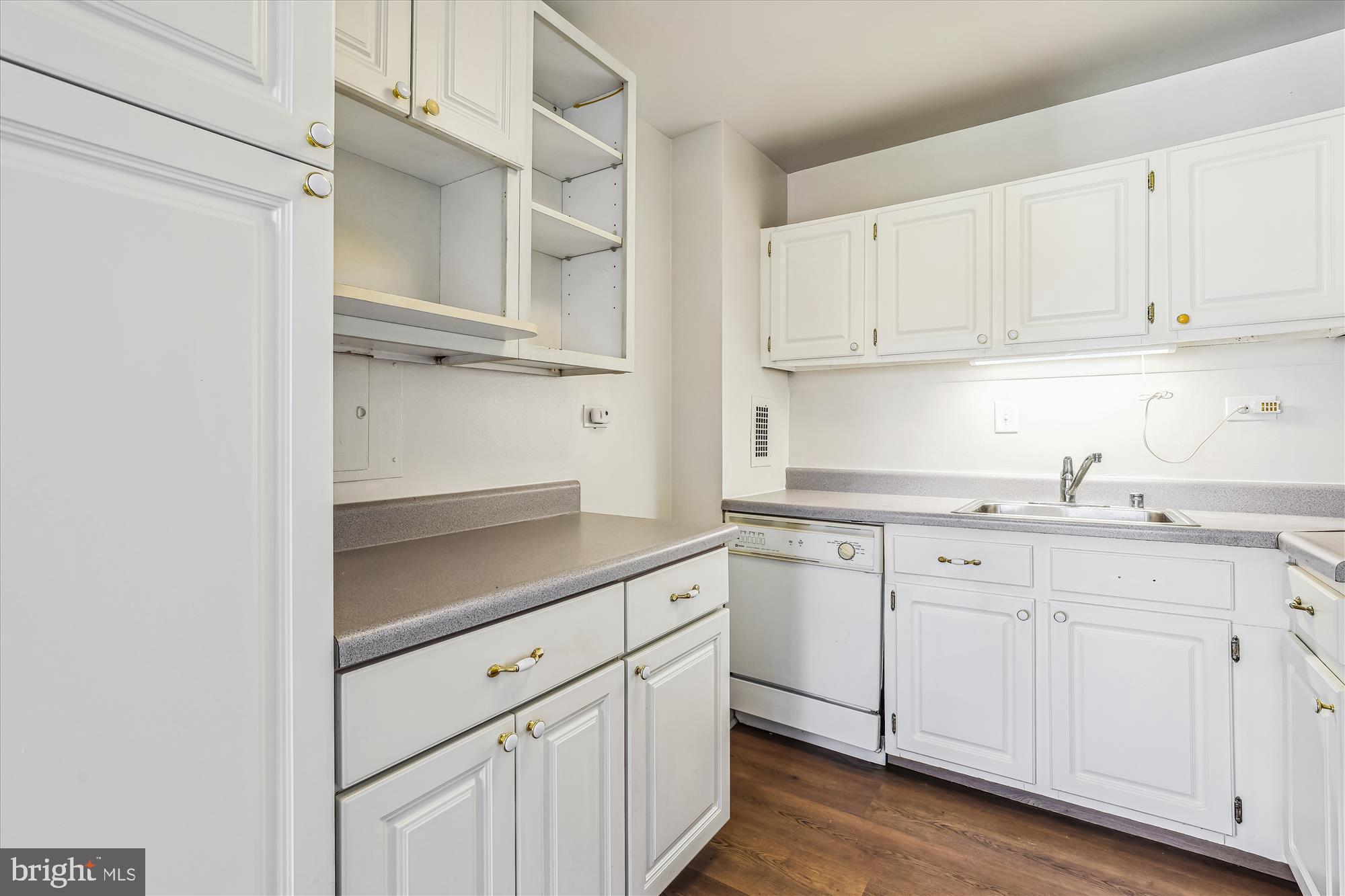 THE SEASONS - Residential