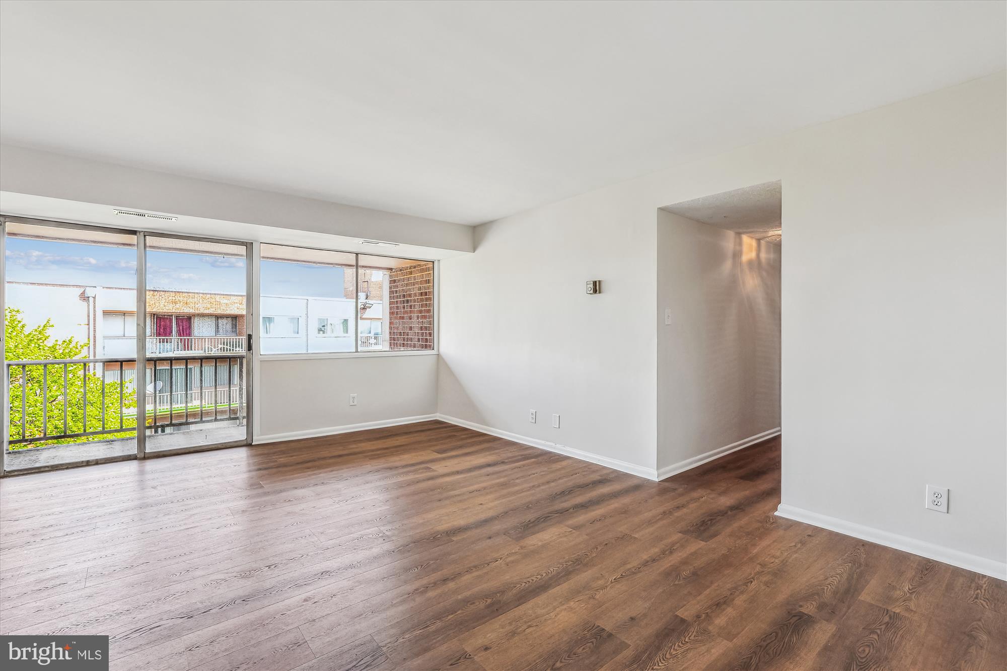 THE SEASONS - Residential