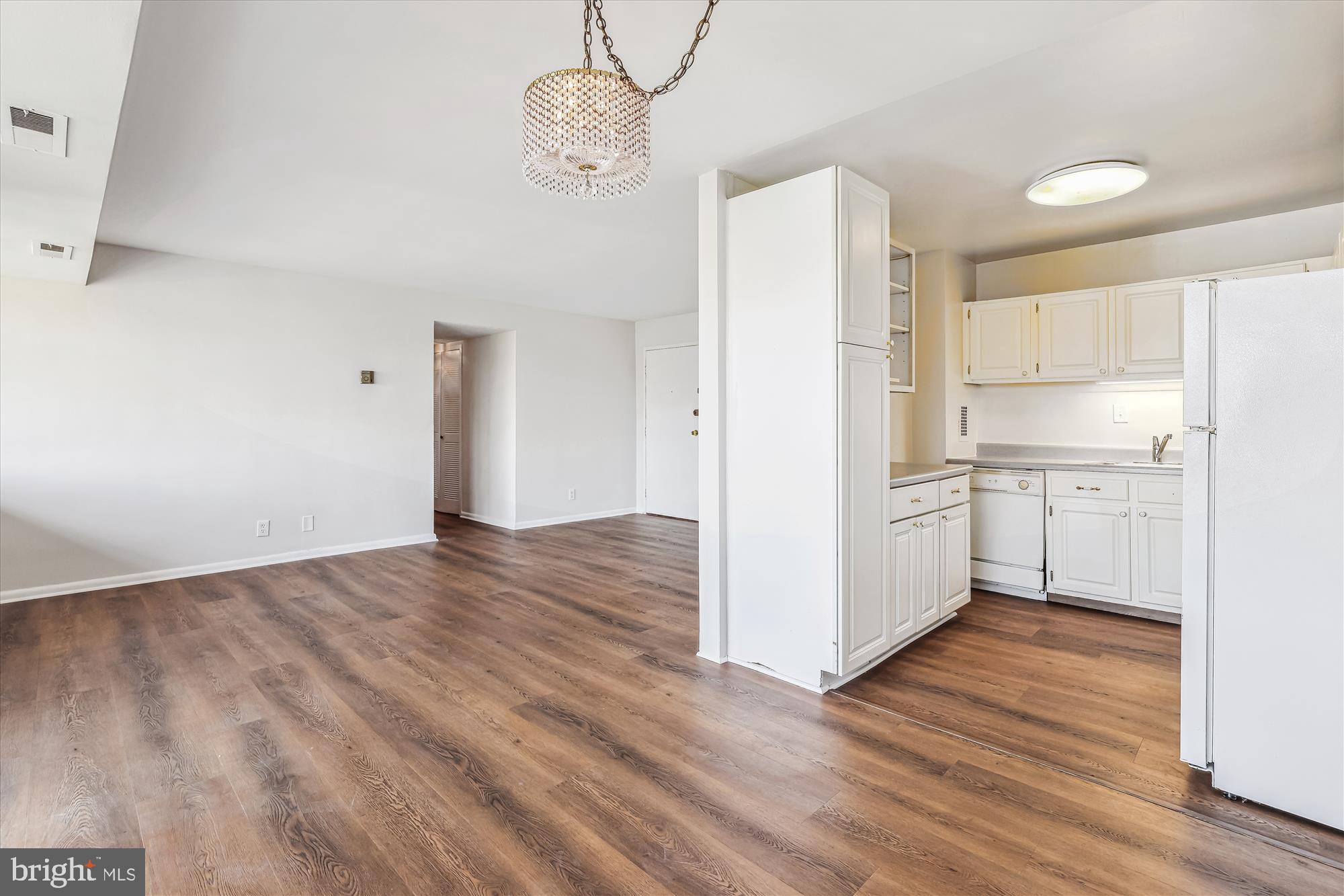 THE SEASONS - Residential