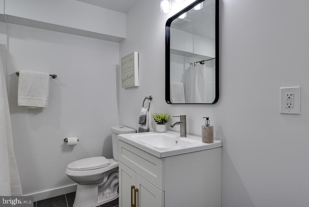 ENGLESIDE VILLAGE - Residential